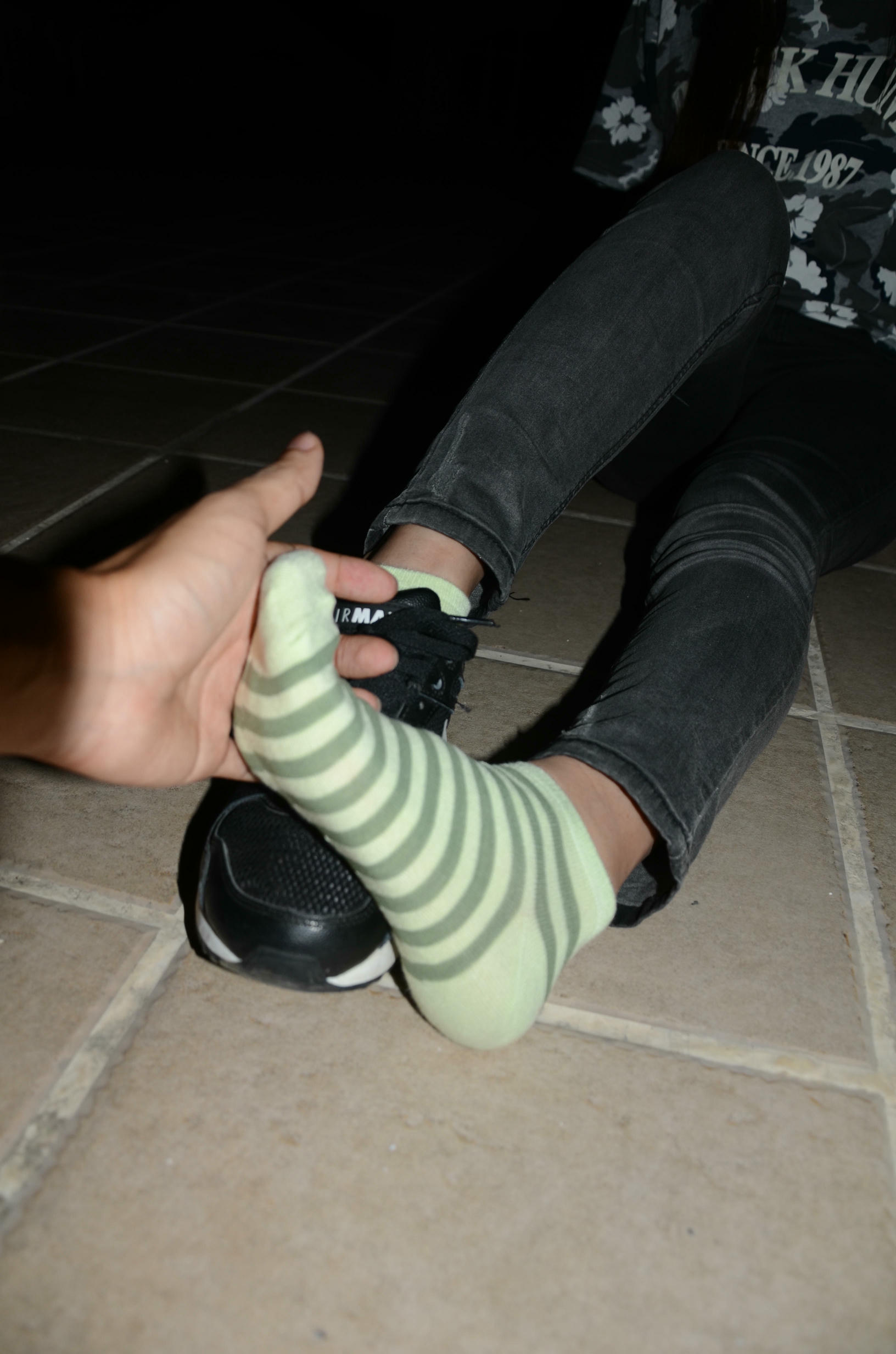 [战前女神] 恋足美腿棉袜女神级摄影套图 119 [87P+100M]_第2集