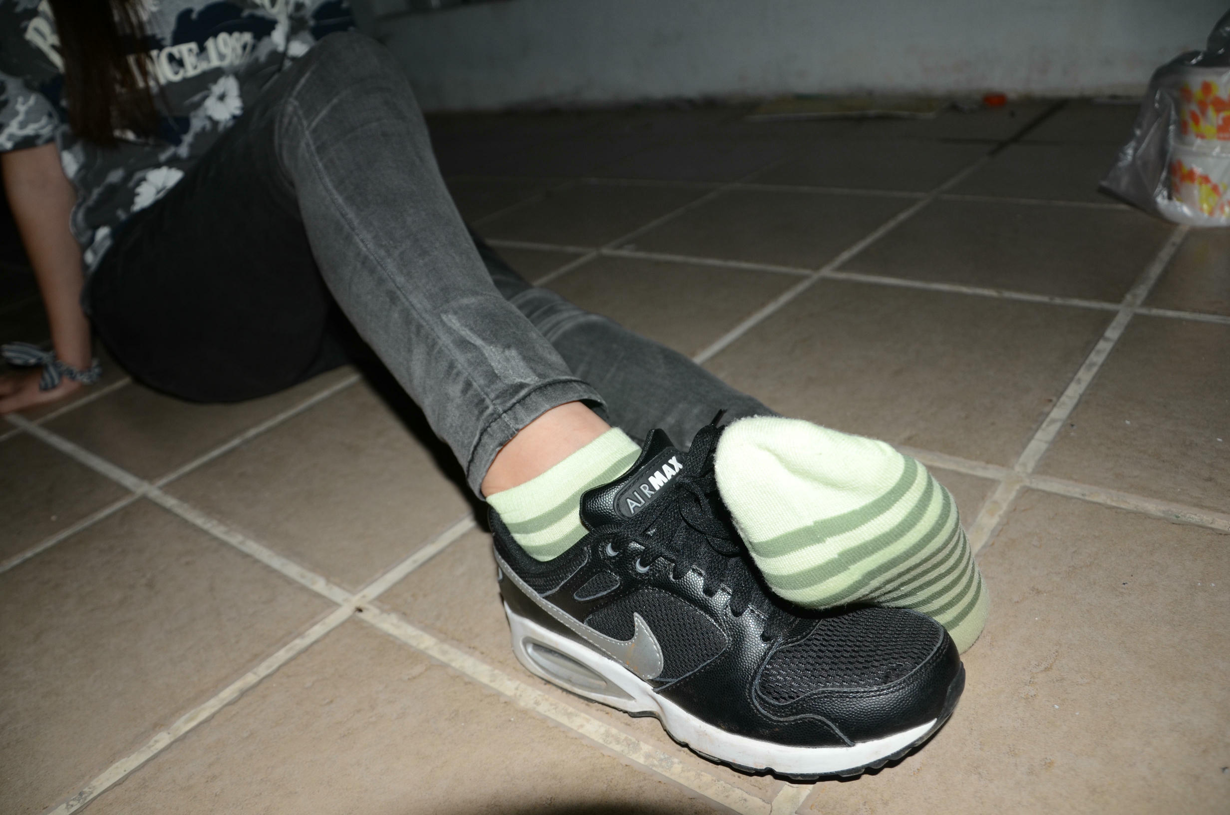 [战前女神] 恋足美腿棉袜女神级摄影套图 119 [87P+100M]_第2集