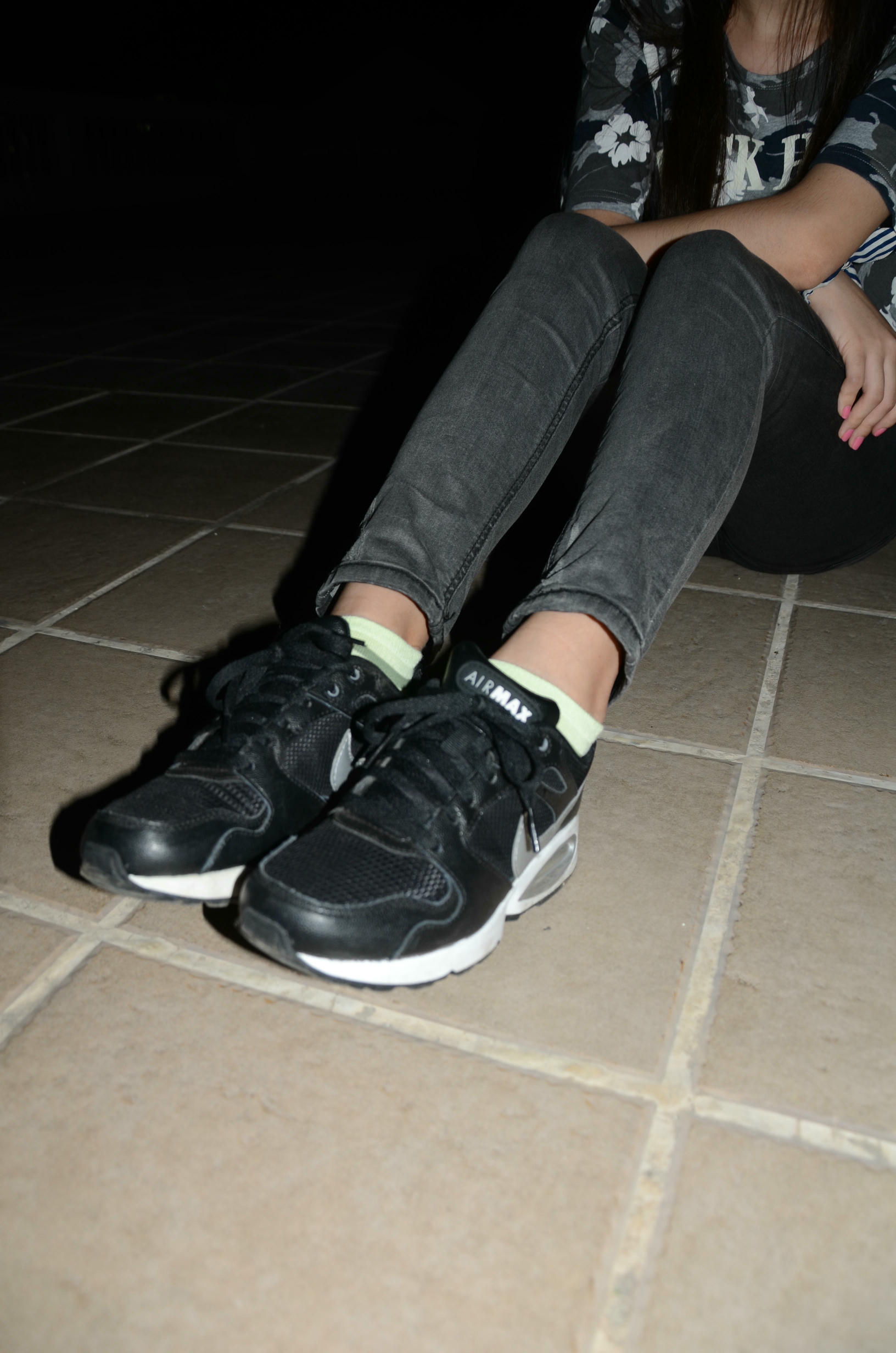 [战前女神] 恋足美腿棉袜女神级摄影套图 119 [87P+100M]_第1集