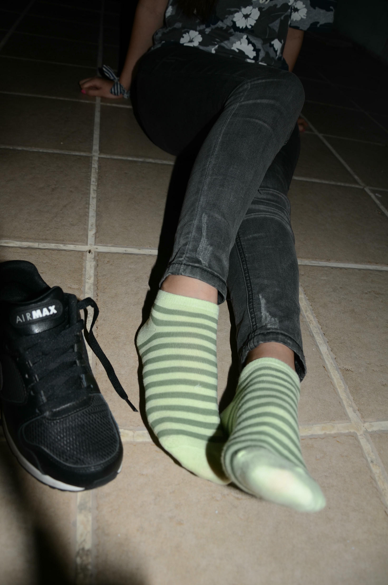 [战前女神] 恋足美腿棉袜女神级摄影套图 119 [87P+100M]_第3集