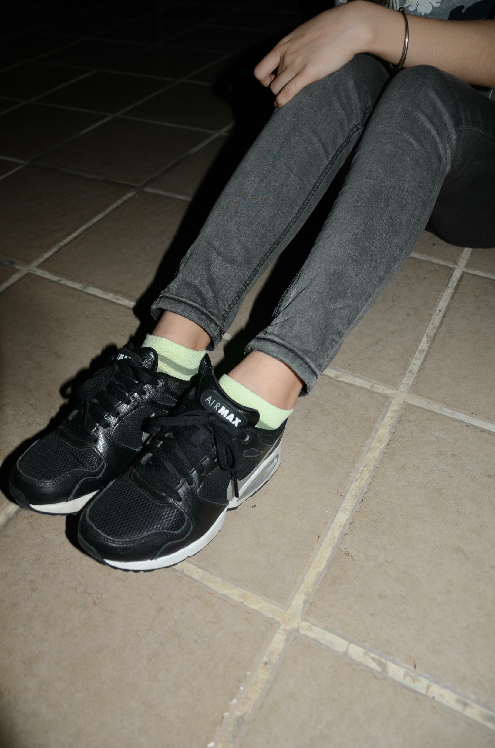 [战前女神] 恋足美腿棉袜女神级摄影套图 119 [87P+100M]_第1集