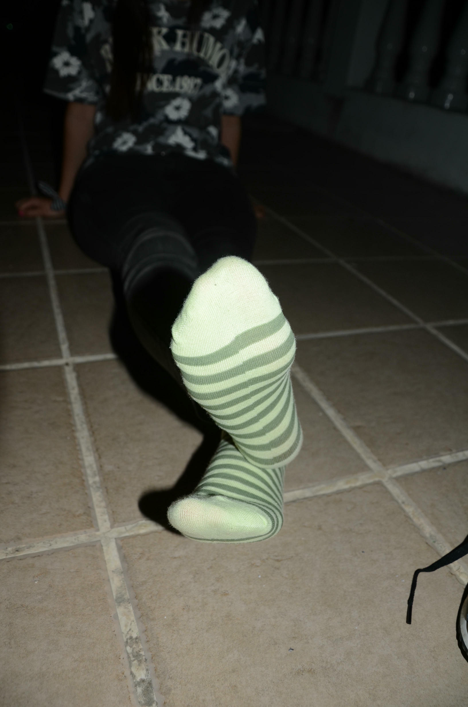 [战前女神] 恋足美腿棉袜女神级摄影套图 119 [87P+100M]_第3集