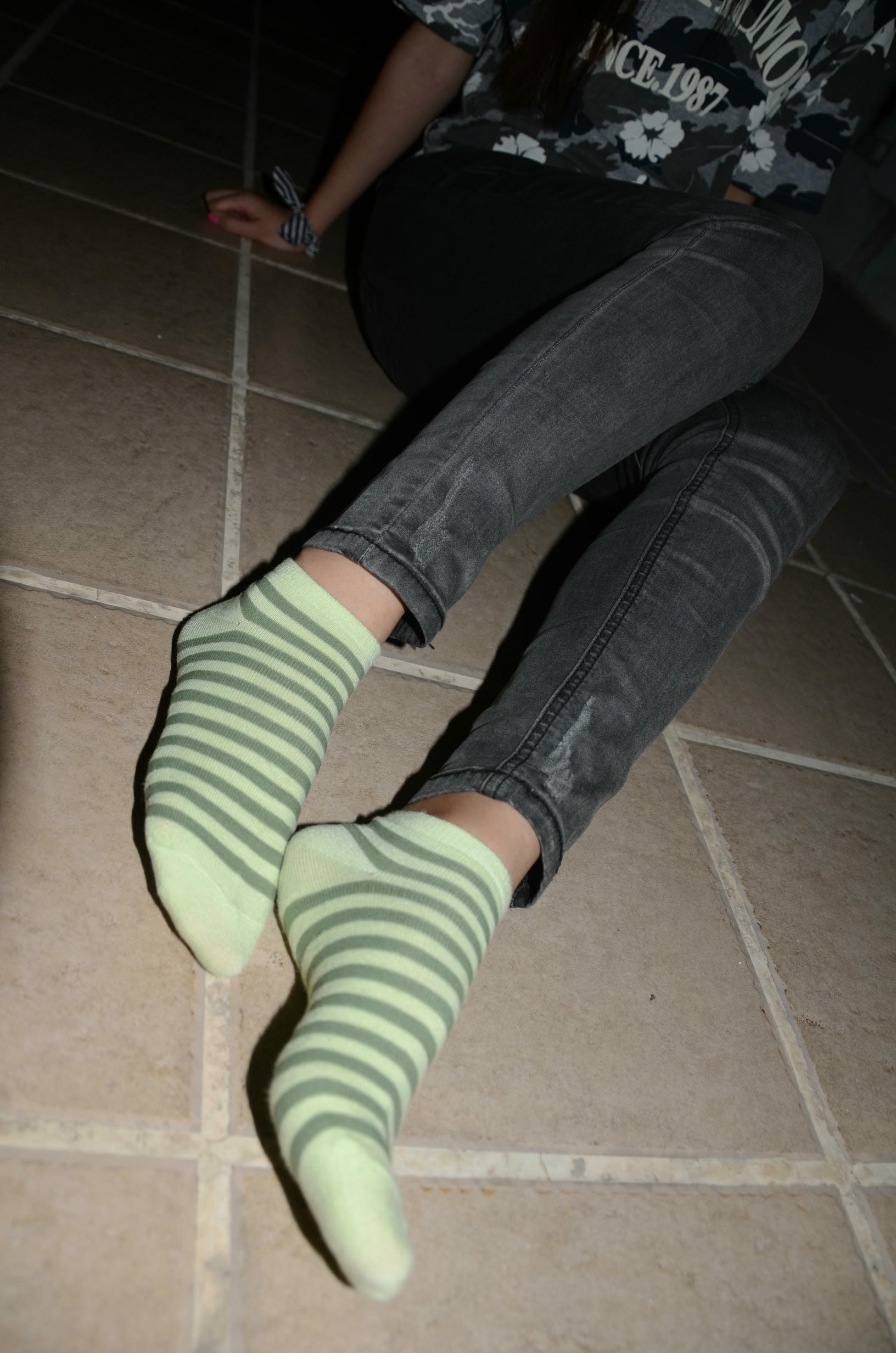 [战前女神] 恋足美腿棉袜女神级摄影套图 119 [87P+100M]_第3集