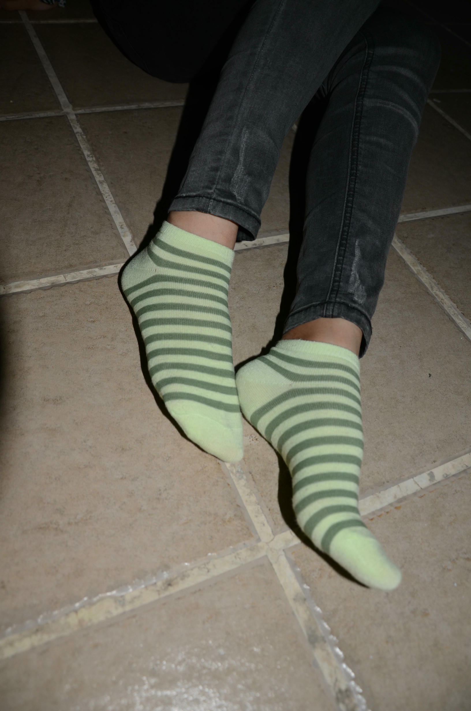 [战前女神] 恋足美腿棉袜女神级摄影套图 119 [87P+100M]_第3集