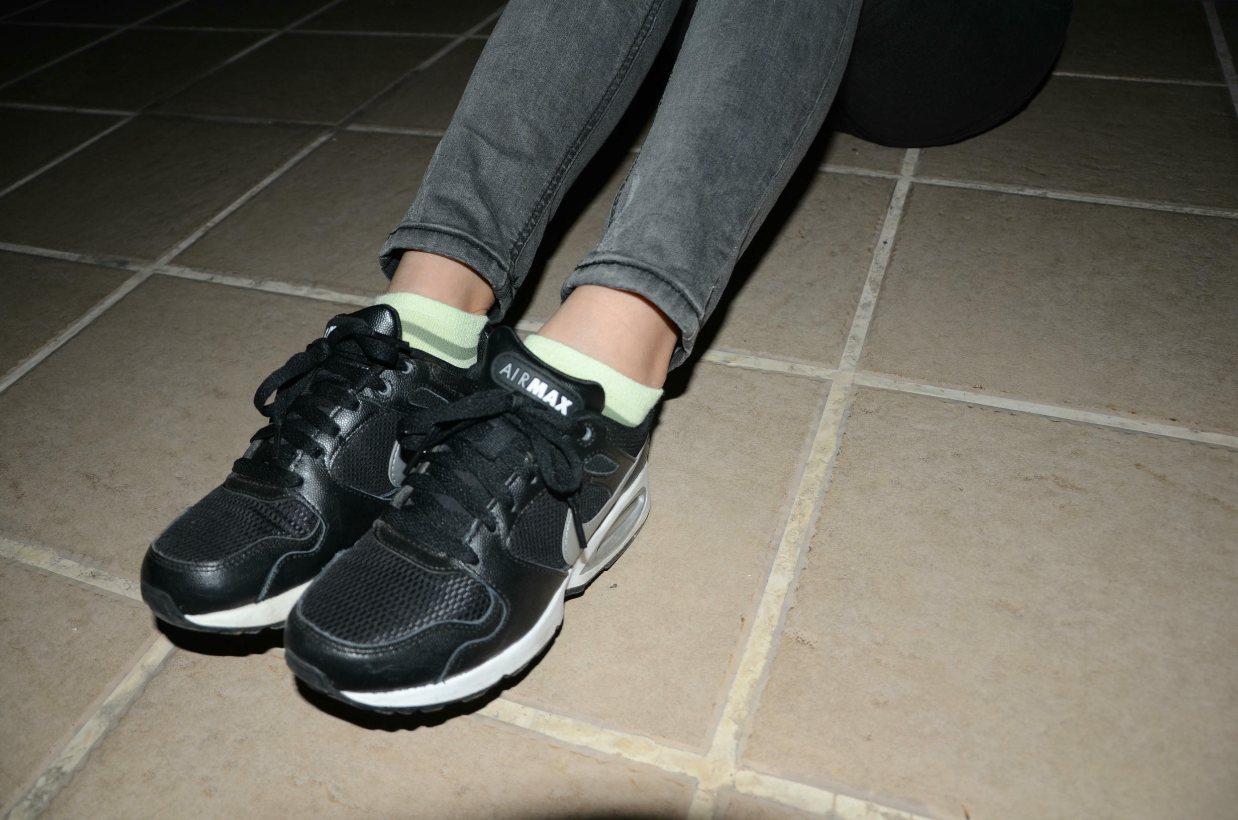 [战前女神] 恋足美腿棉袜女神级摄影套图 119 [87P+100M]_第1集