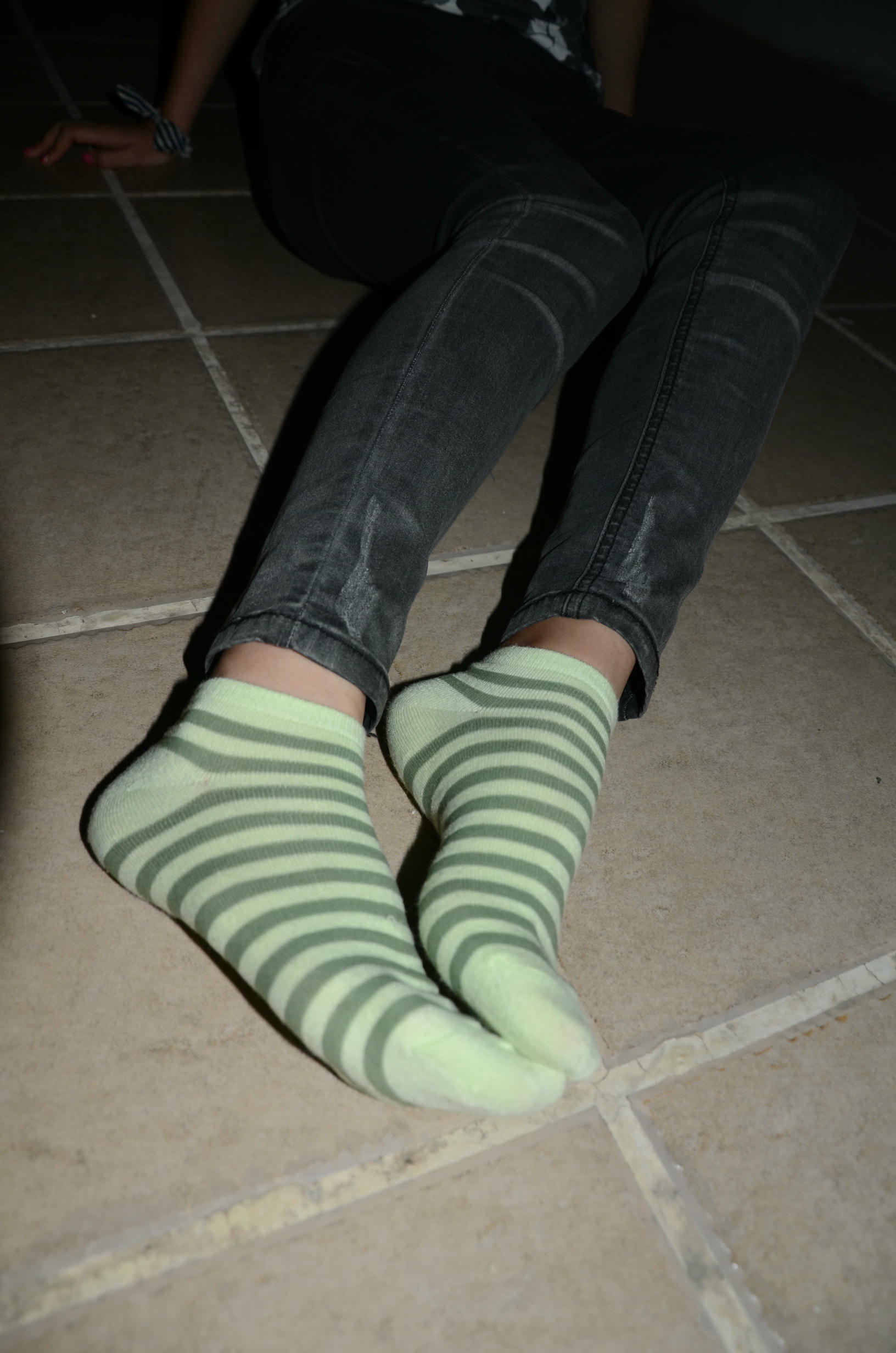 [战前女神] 恋足美腿棉袜女神级摄影套图 119 [87P+100M]_第4集