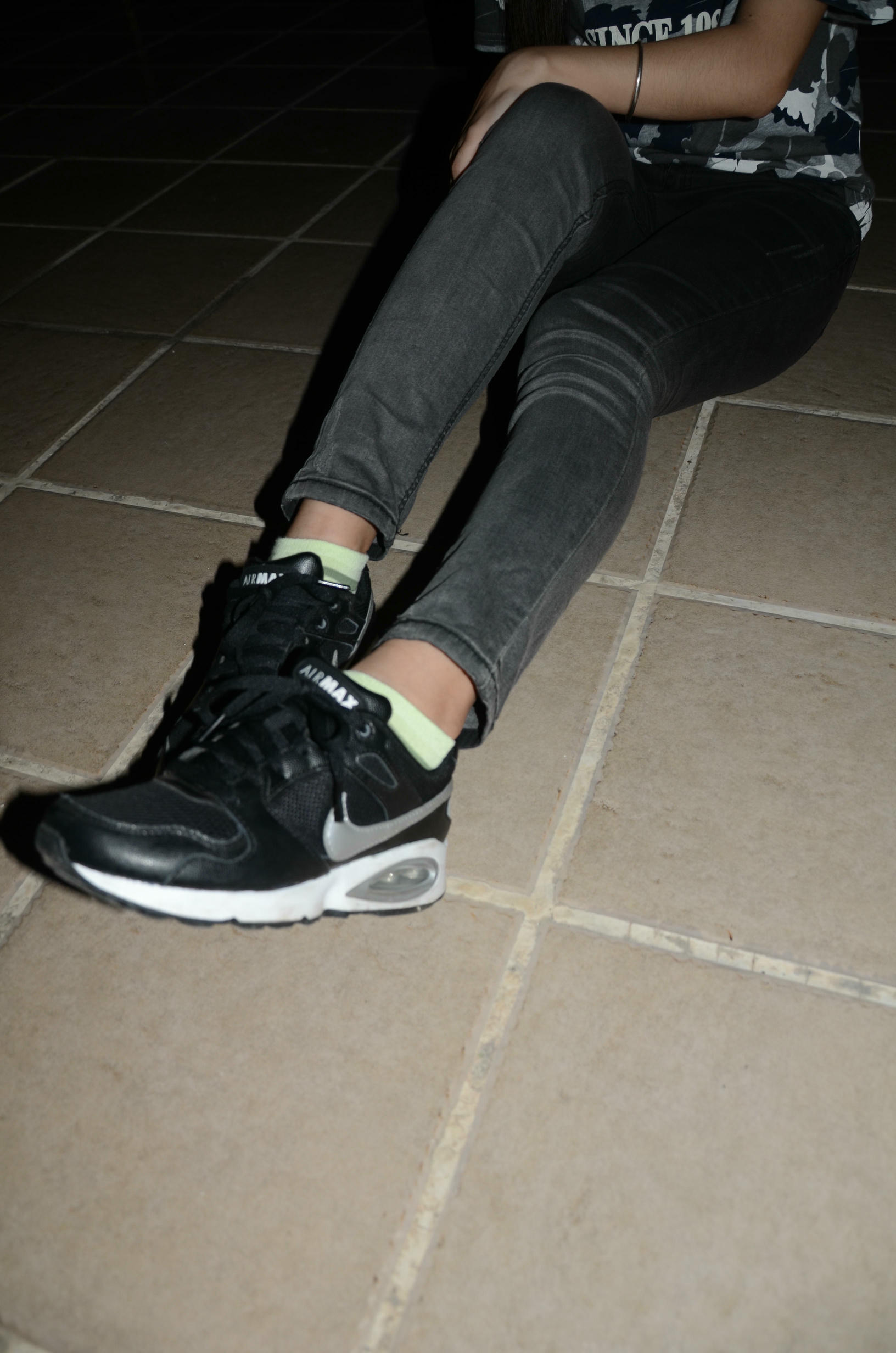 [战前女神] 恋足美腿棉袜女神级摄影套图 119 [87P+100M]_第1集