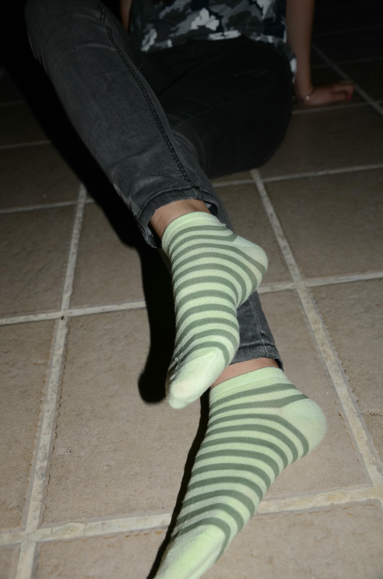 [战前女神] 恋足美腿棉袜女神级摄影套图 119 [87P+100M]_第4集