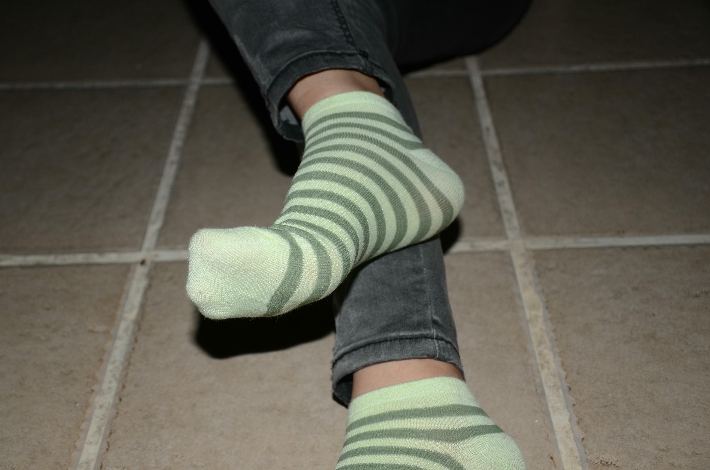 [战前女神] 恋足美腿棉袜女神级摄影套图 119 [87P+100M]_第4集