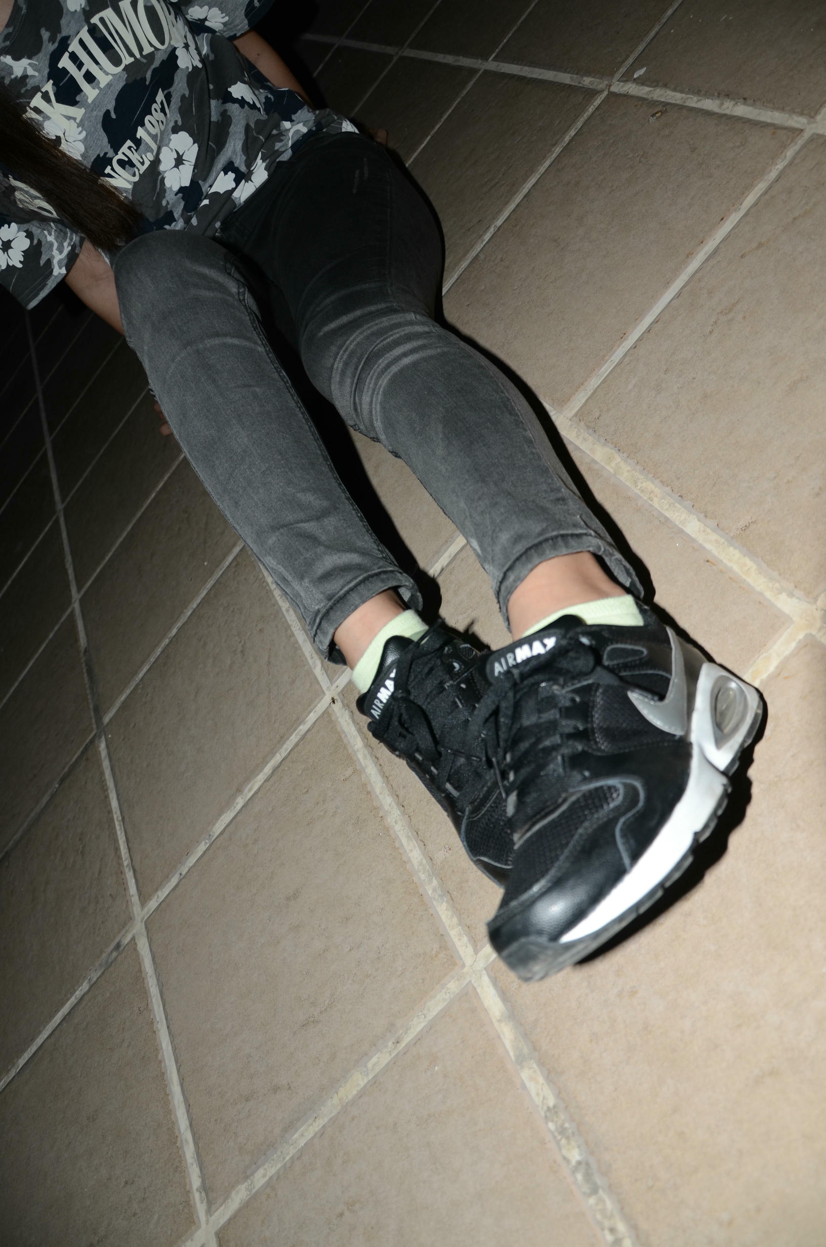 [战前女神] 恋足美腿棉袜女神级摄影套图 119 [87P+100M]_第1集