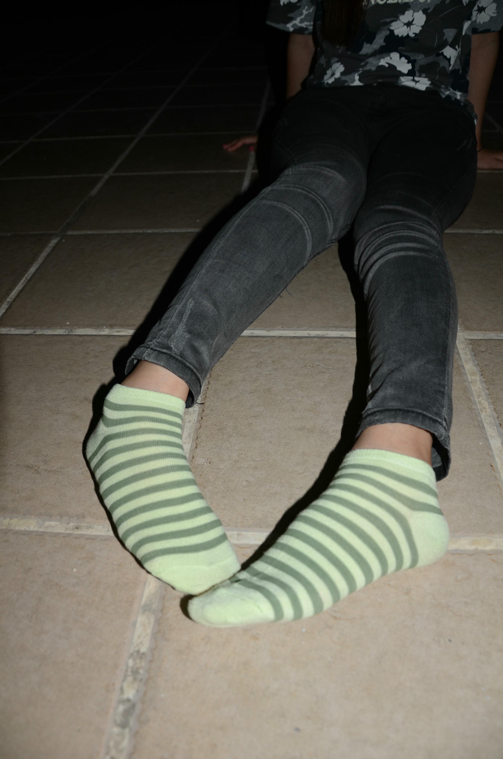 [战前女神] 恋足美腿棉袜女神级摄影套图 119 [87P+100M]_第5集