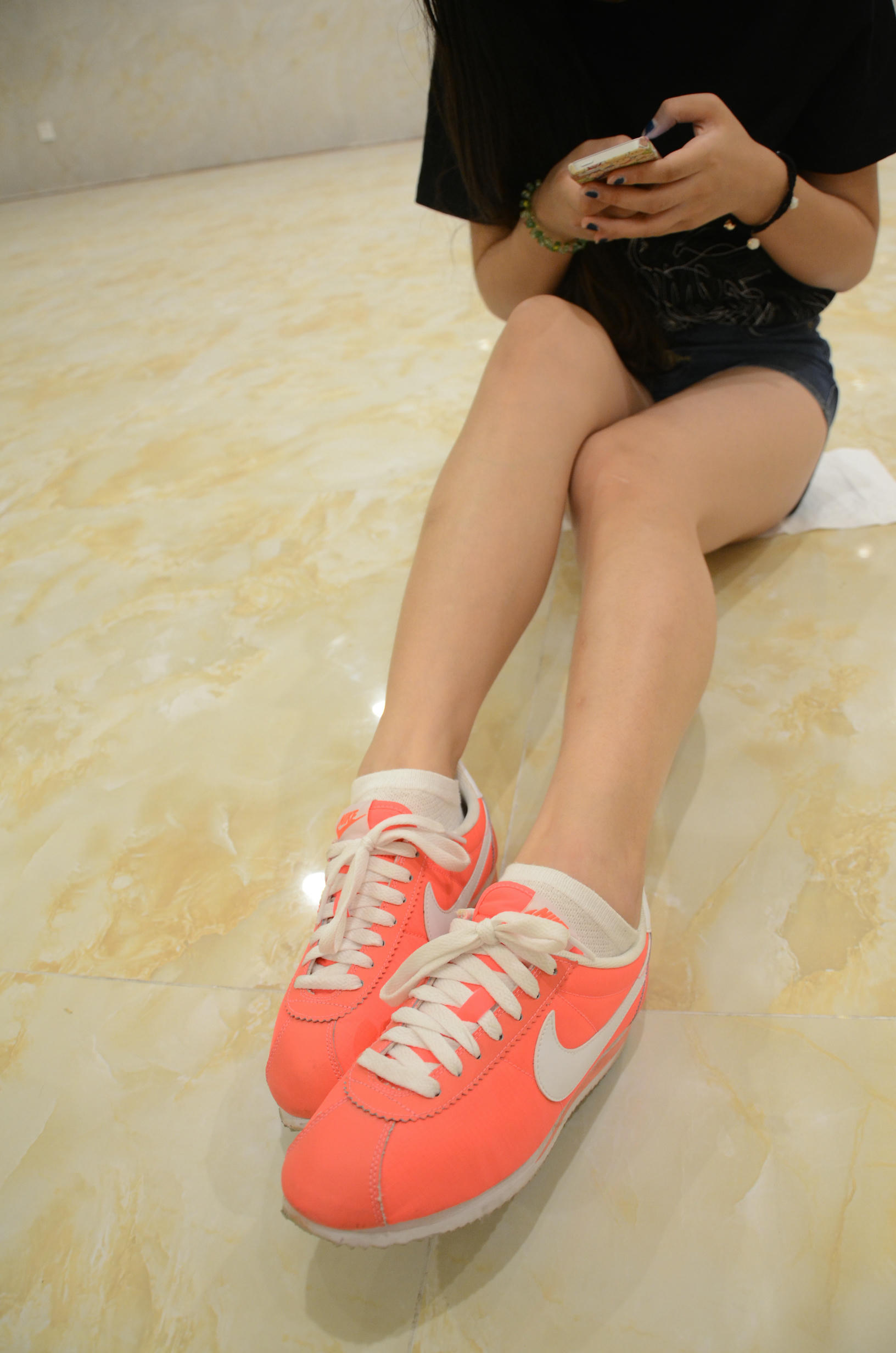 [战前女神] 恋足美腿棉袜女神级摄影套图 121 [133P+248M]_第1集