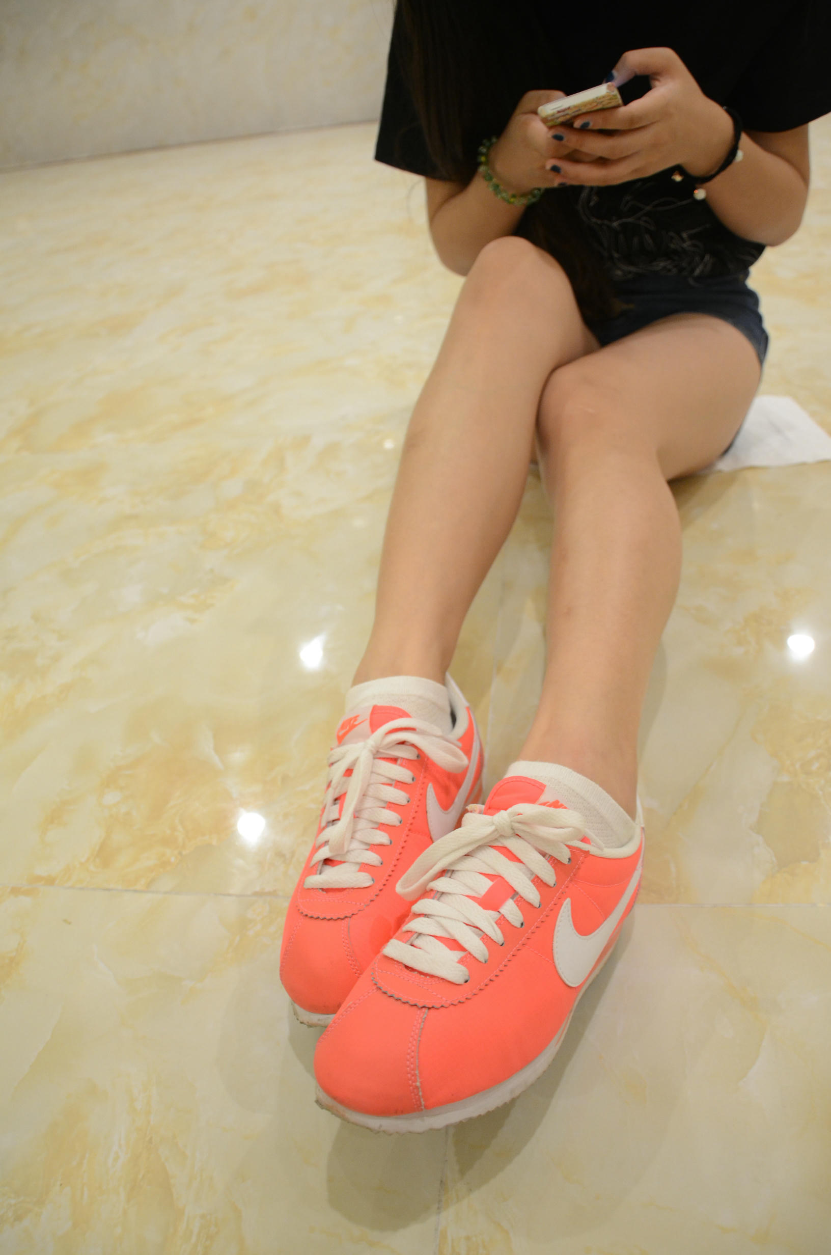 [战前女神] 恋足美腿棉袜女神级摄影套图 121 [133P+248M]_第1集