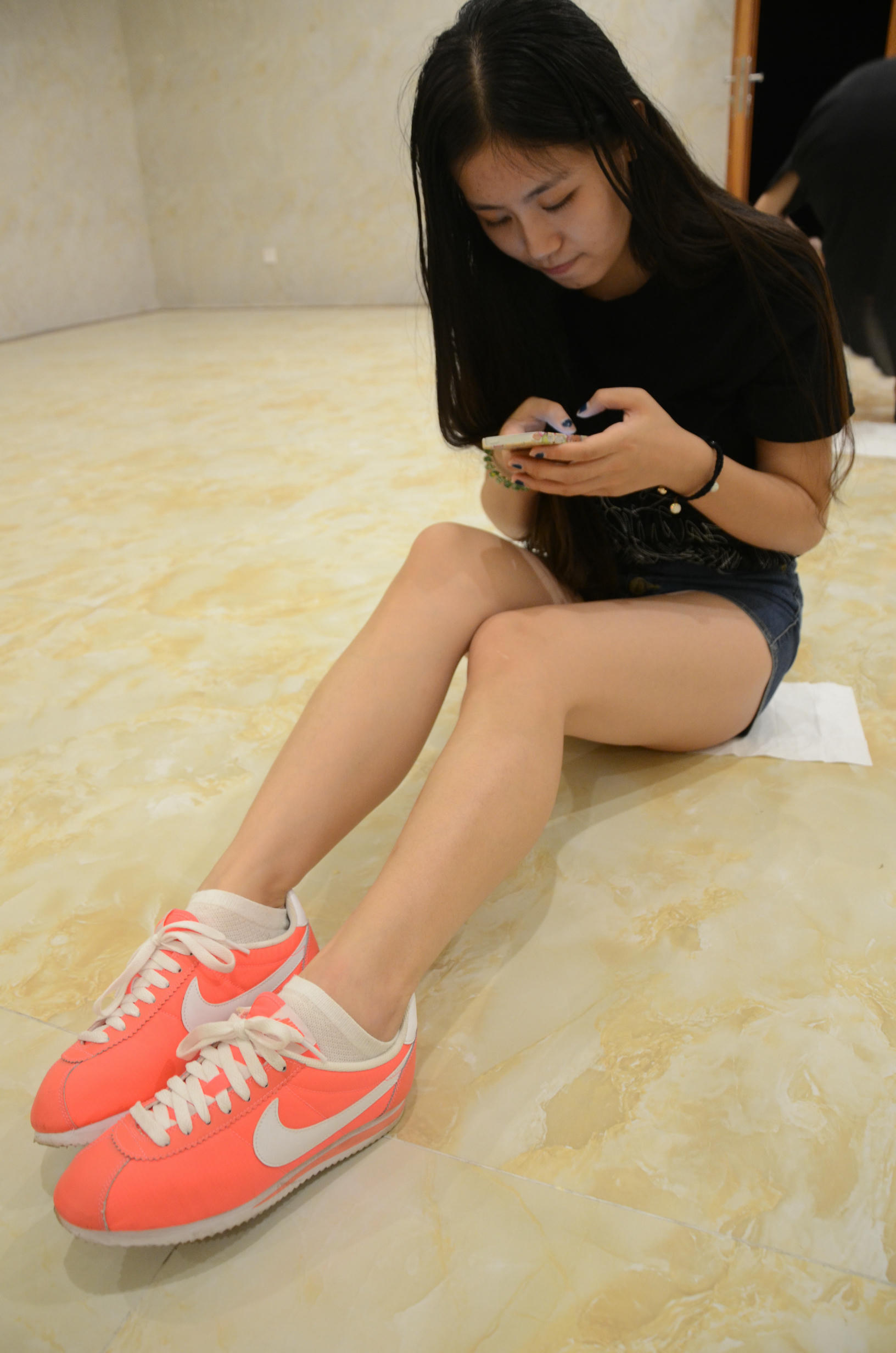 [战前女神] 恋足美腿棉袜女神级摄影套图 121 [133P+248M]_第1集