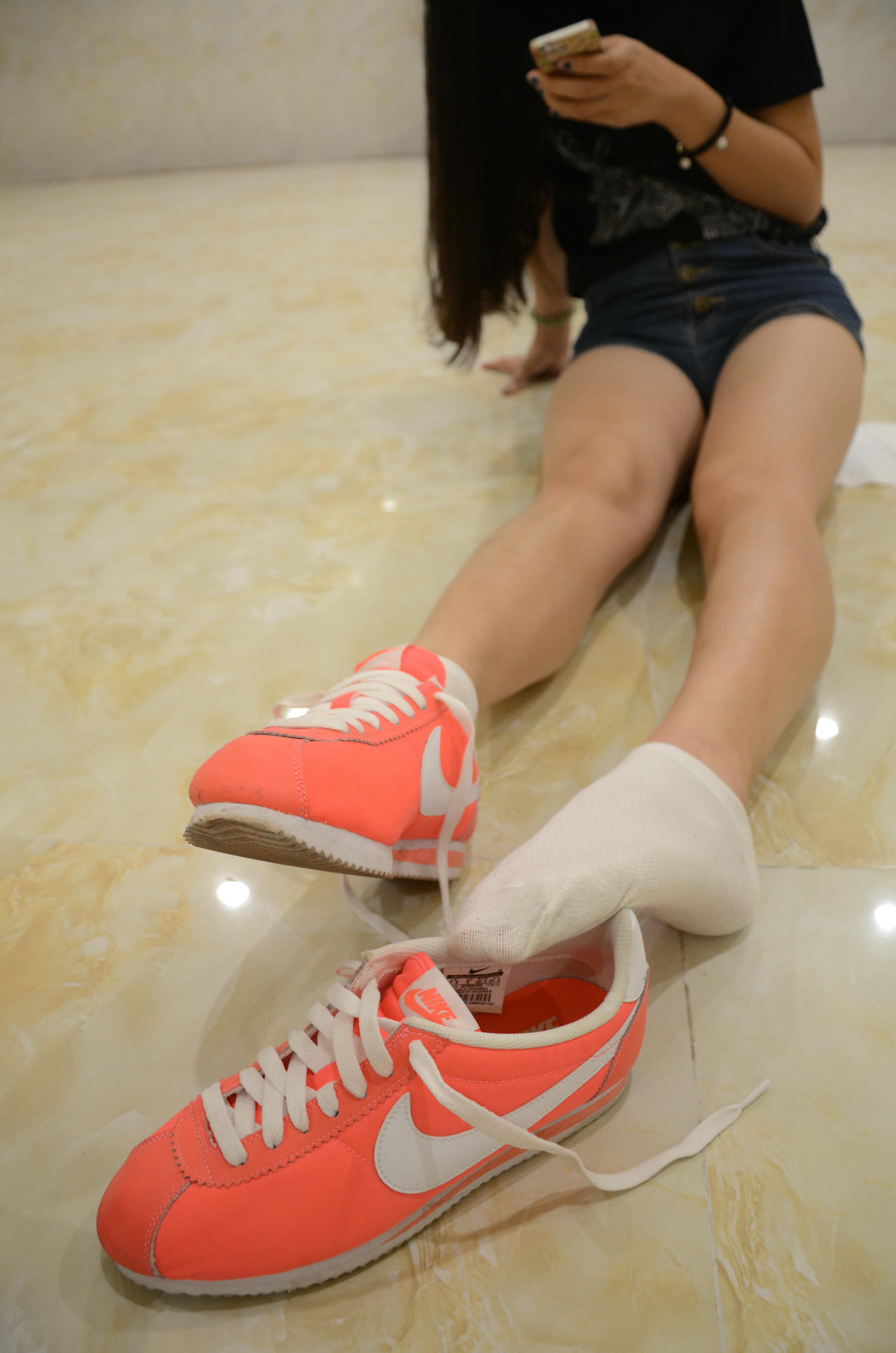 [战前女神] 恋足美腿棉袜女神级摄影套图 121 [133P+248M]_第2集