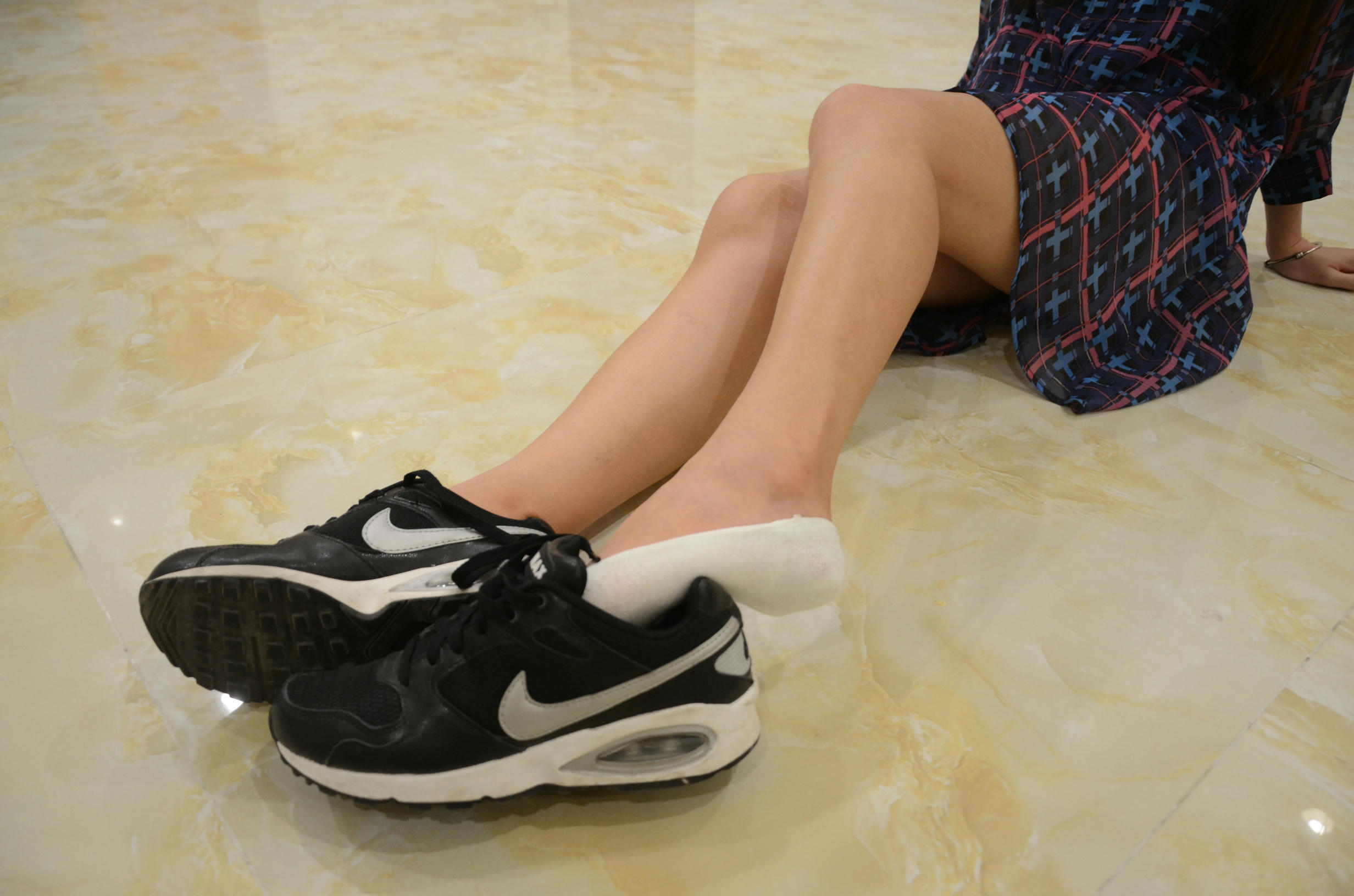 [战前女神] 恋足美腿棉袜女神级摄影套图 124 [133P+264M]_第1集