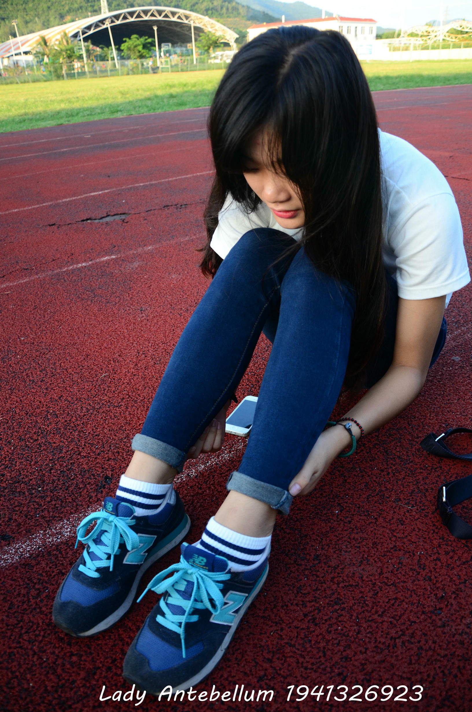 [战前女神] 恋足美腿棉袜女神级摄影套图 127 [99P+167M]_第1集