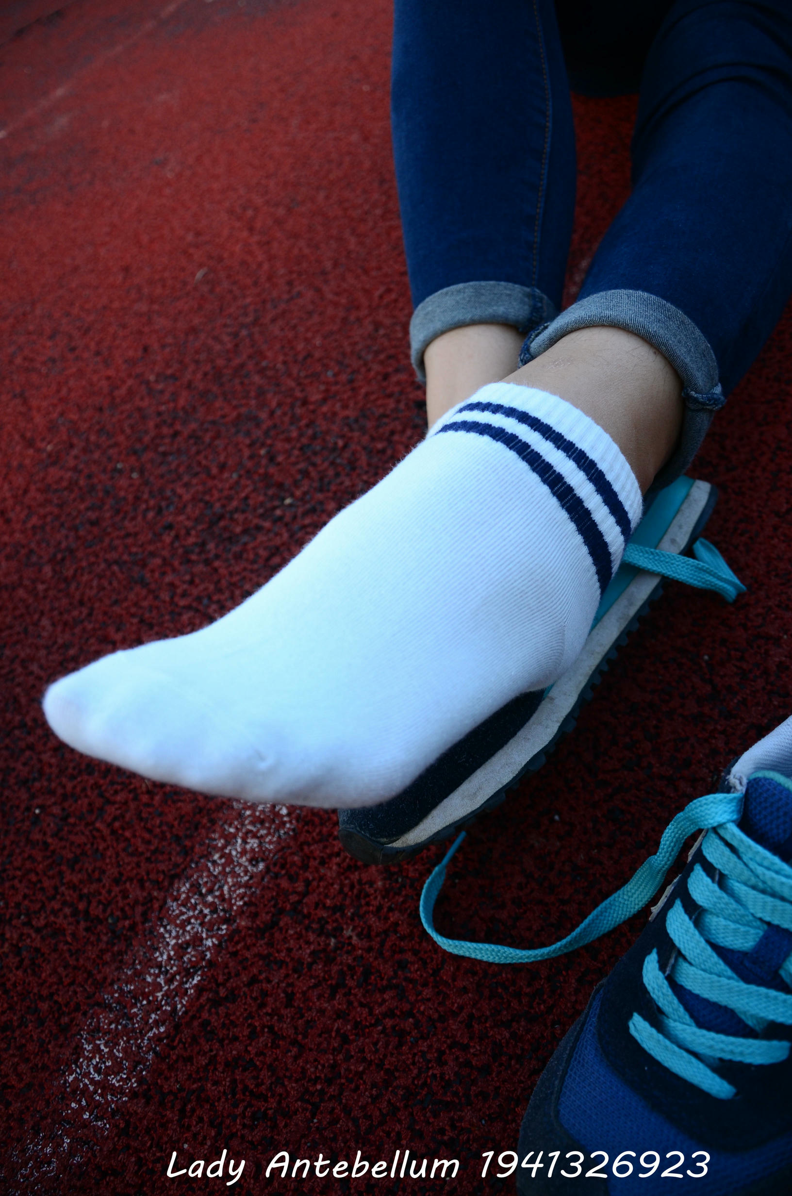 [战前女神] 恋足美腿棉袜女神级摄影套图 127 [99P+167M]_第3集