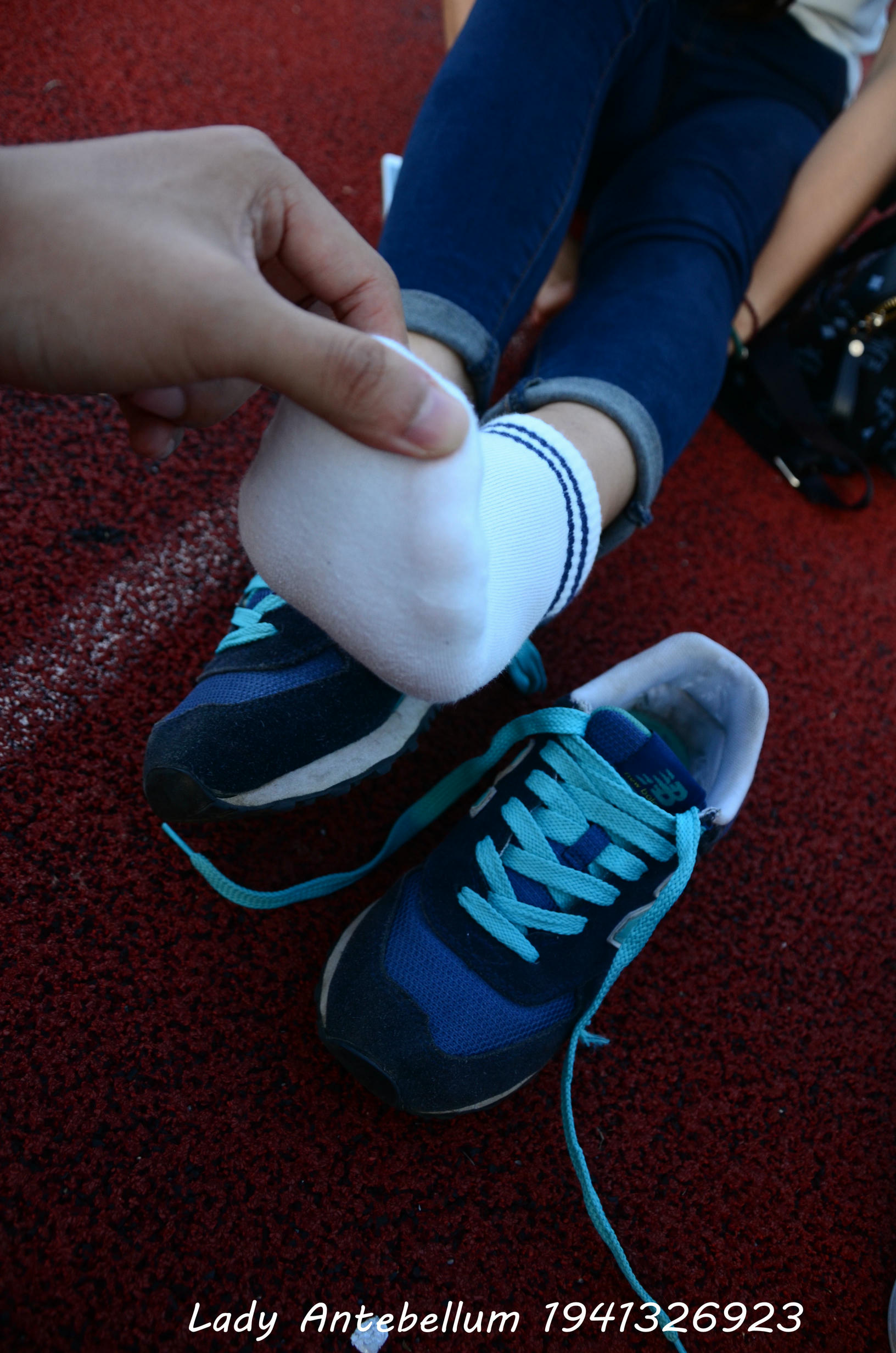 [战前女神] 恋足美腿棉袜女神级摄影套图 127 [99P+167M]_第3集