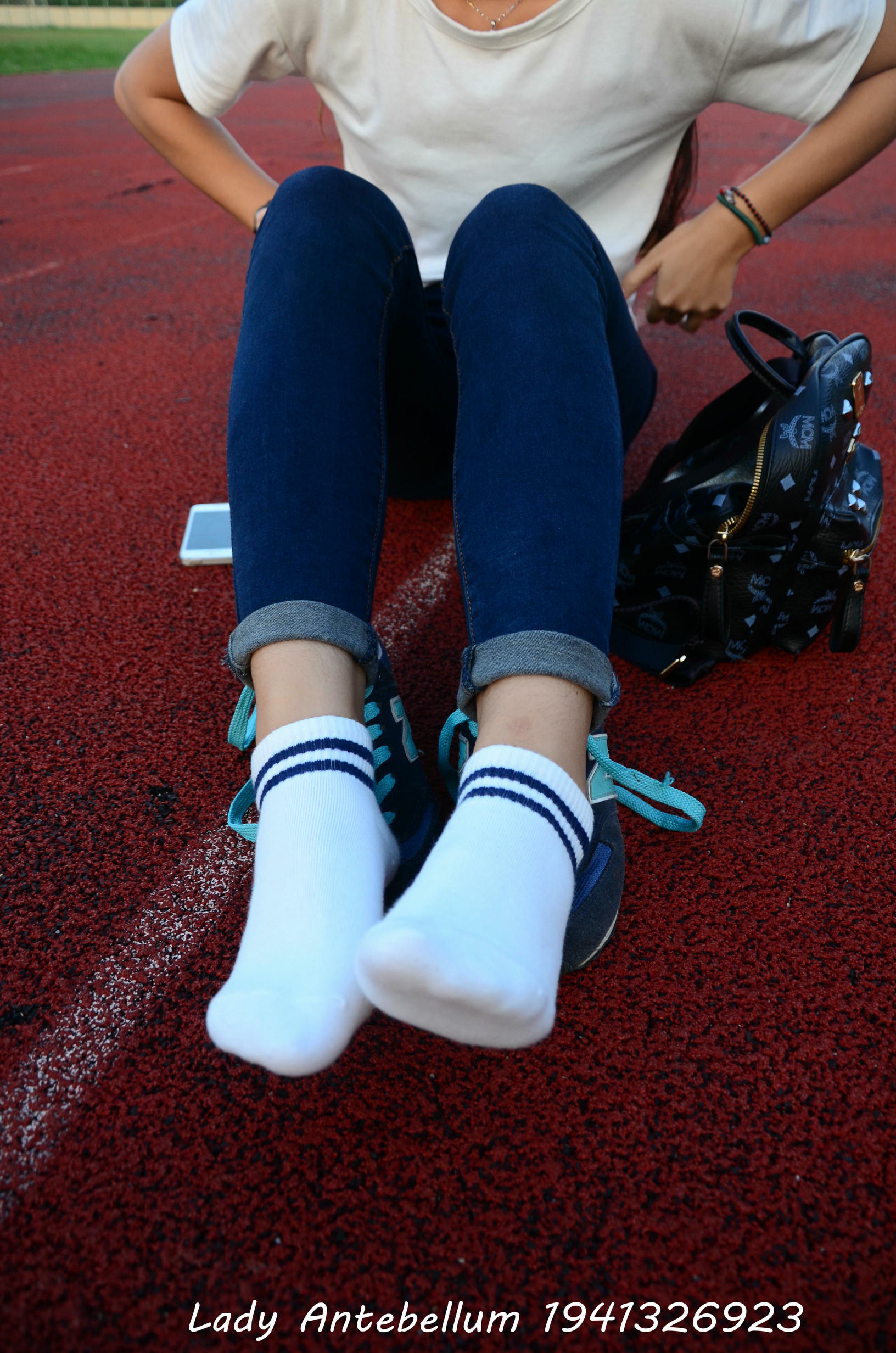 [战前女神] 恋足美腿棉袜女神级摄影套图 127 [99P+167M]_第4集