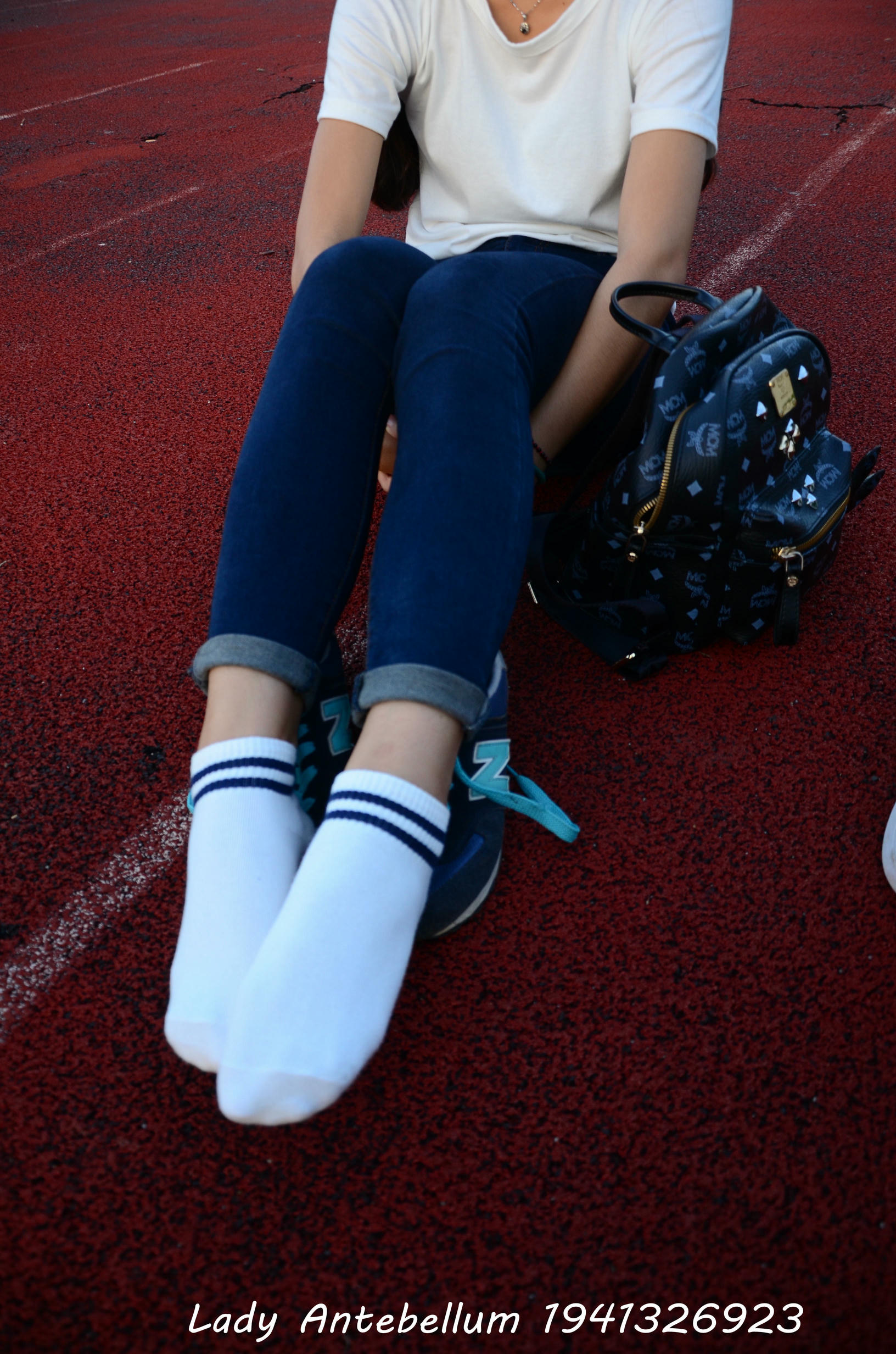 [战前女神] 恋足美腿棉袜女神级摄影套图 127 [99P+167M]_第5集