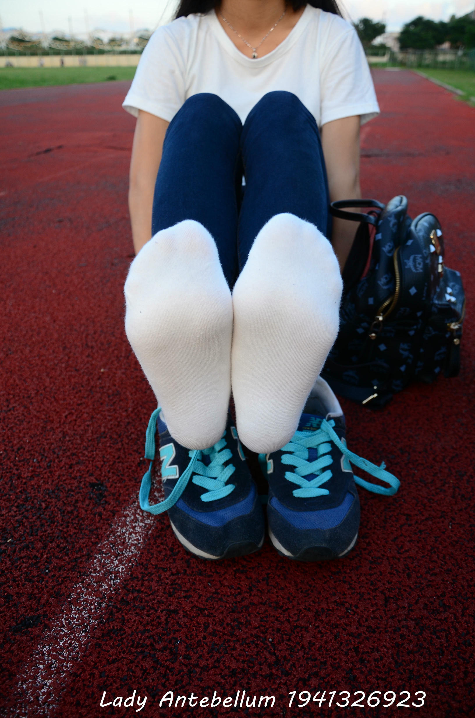 [战前女神] 恋足美腿棉袜女神级摄影套图 127 [99P+167M]_第5集