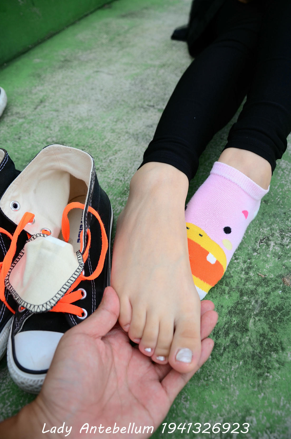 [战前女神] 恋足美腿棉袜女神级摄影套图 128 [112P+119M]_第5集