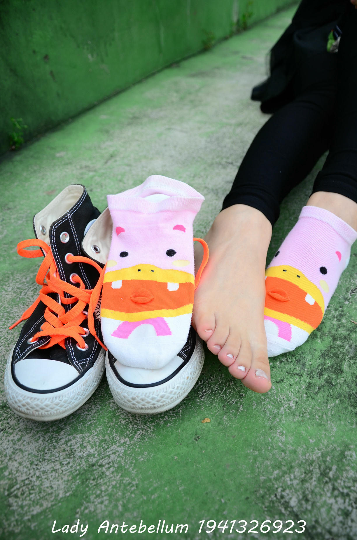 [战前女神] 恋足美腿棉袜女神级摄影套图 128 [112P+119M]_第6集