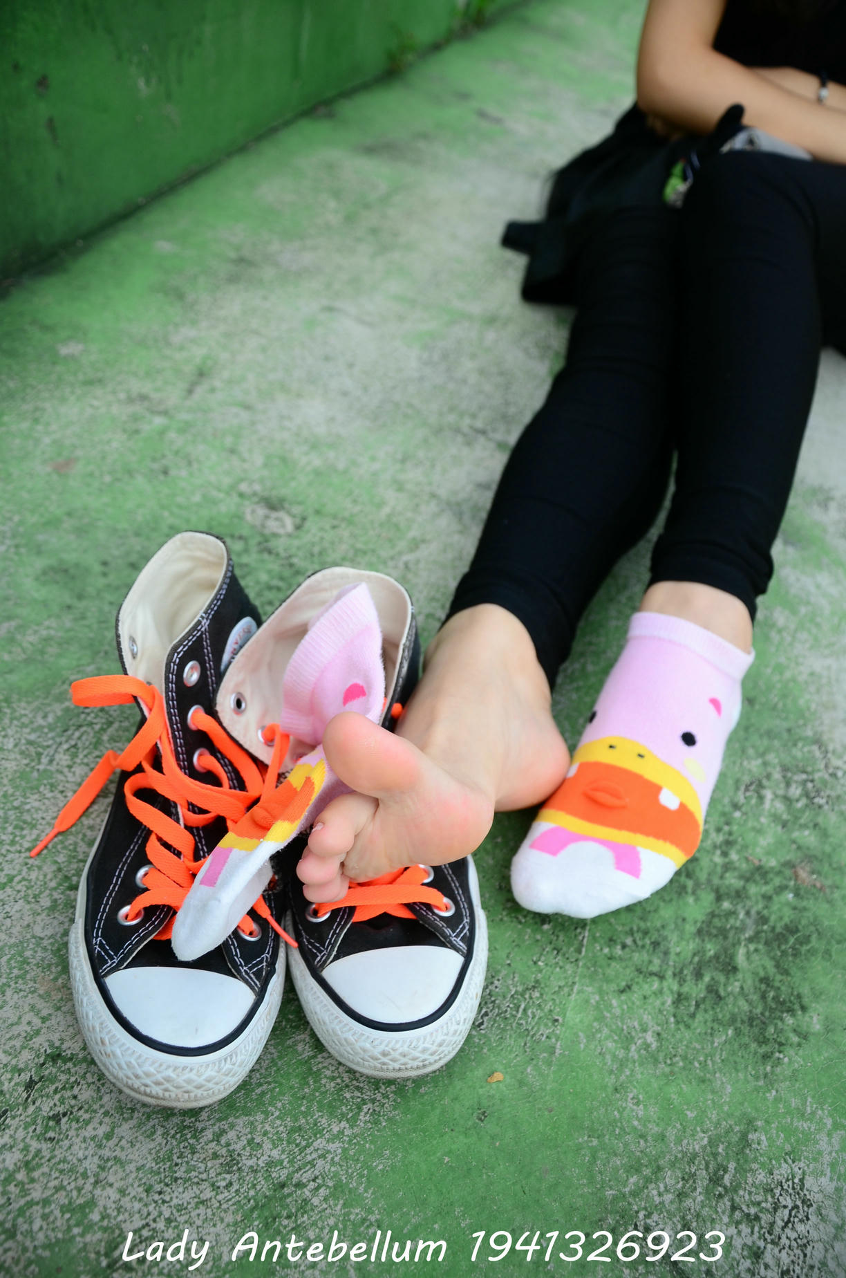 [战前女神] 恋足美腿棉袜女神级摄影套图 128 [112P+119M]_第6集