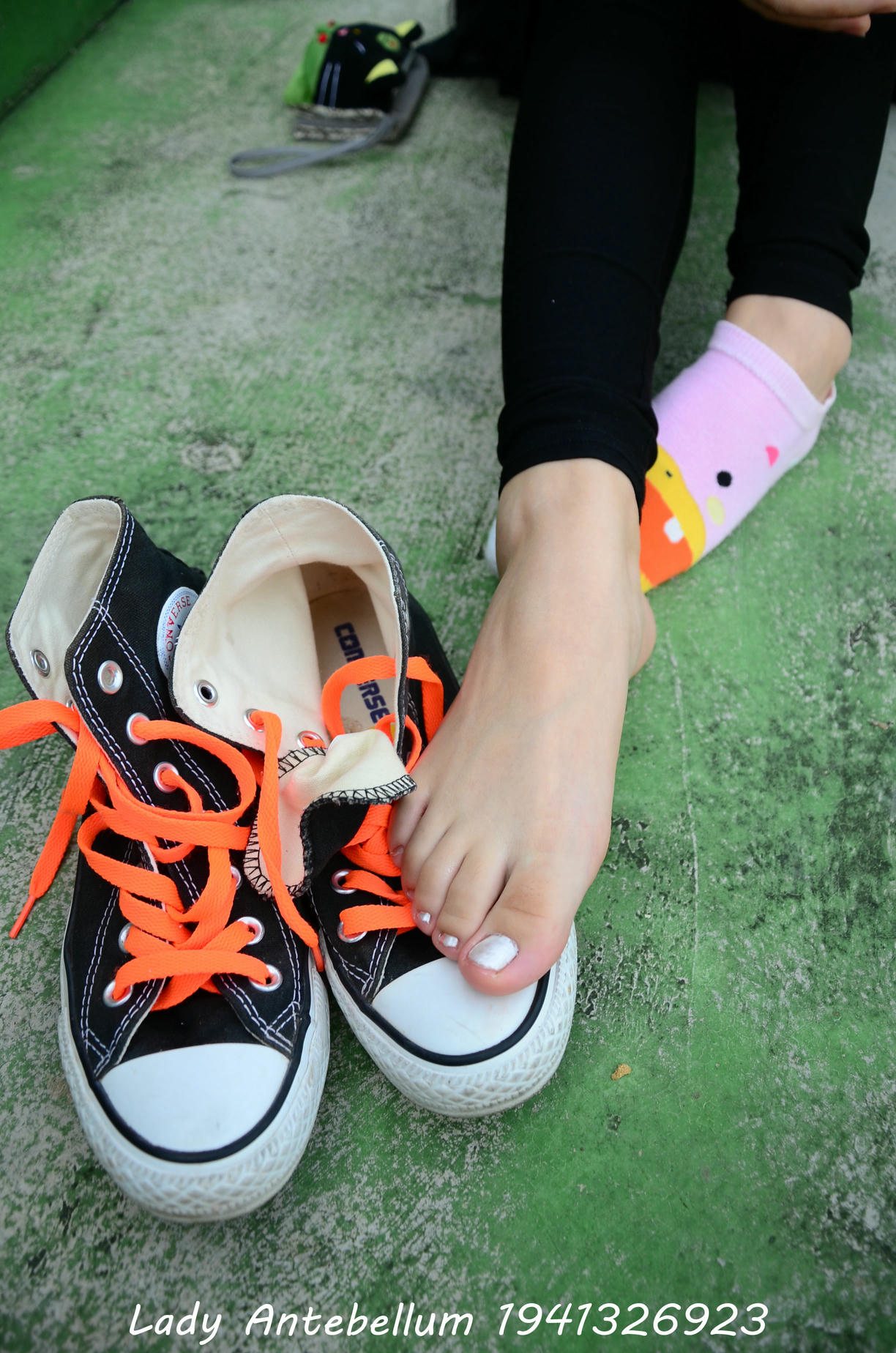 [战前女神] 恋足美腿棉袜女神级摄影套图 128 [112P+119M]_第6集