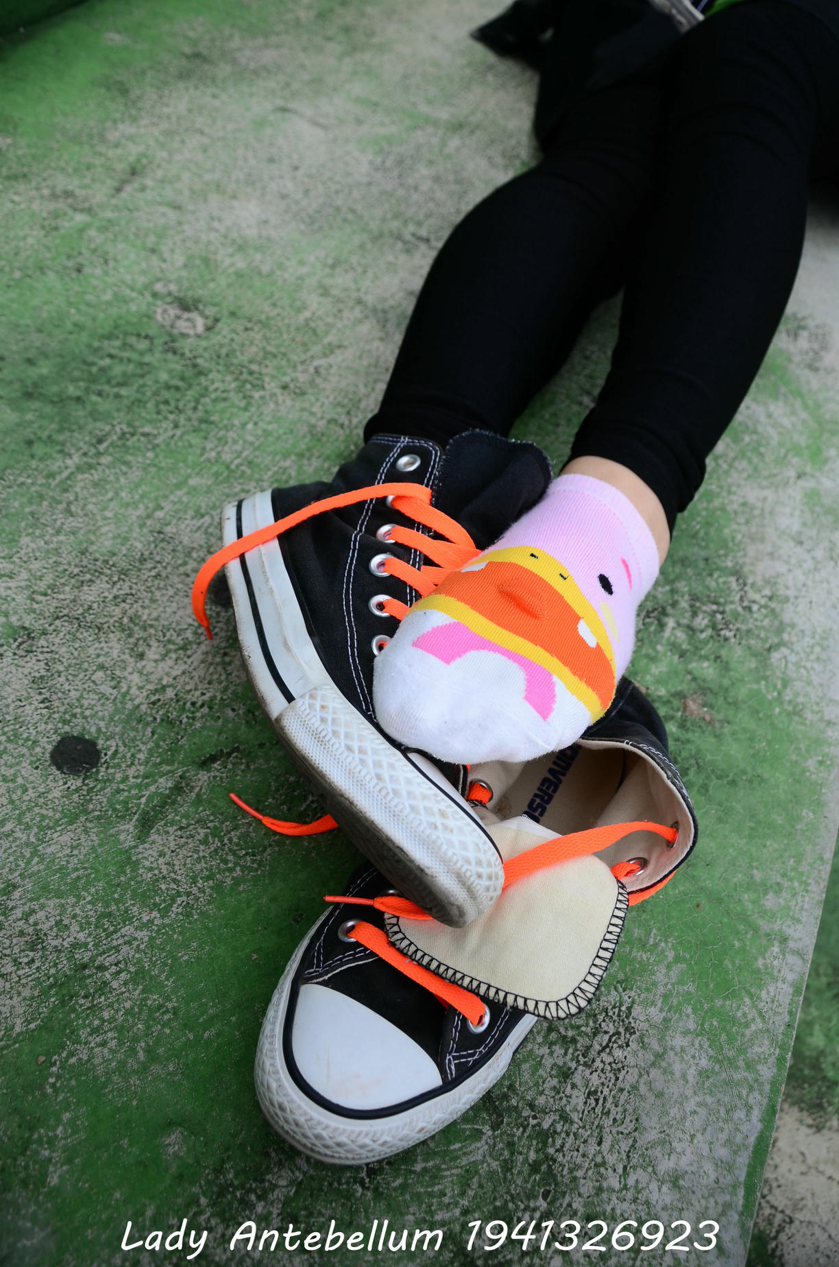 [战前女神] 恋足美腿棉袜女神级摄影套图 128 [112P+119M]_第2集