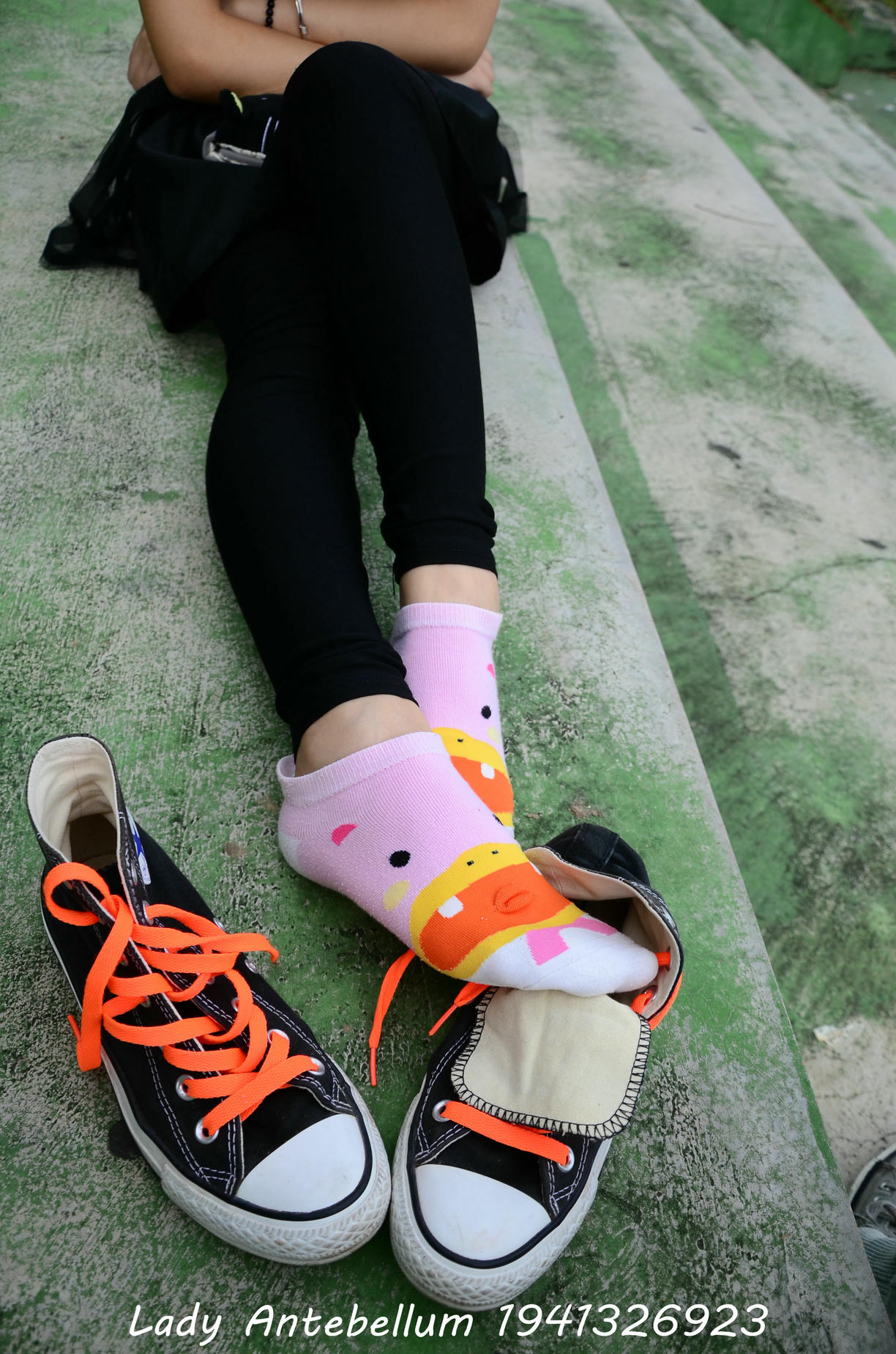 [战前女神] 恋足美腿棉袜女神级摄影套图 128 [112P+119M]_第2集