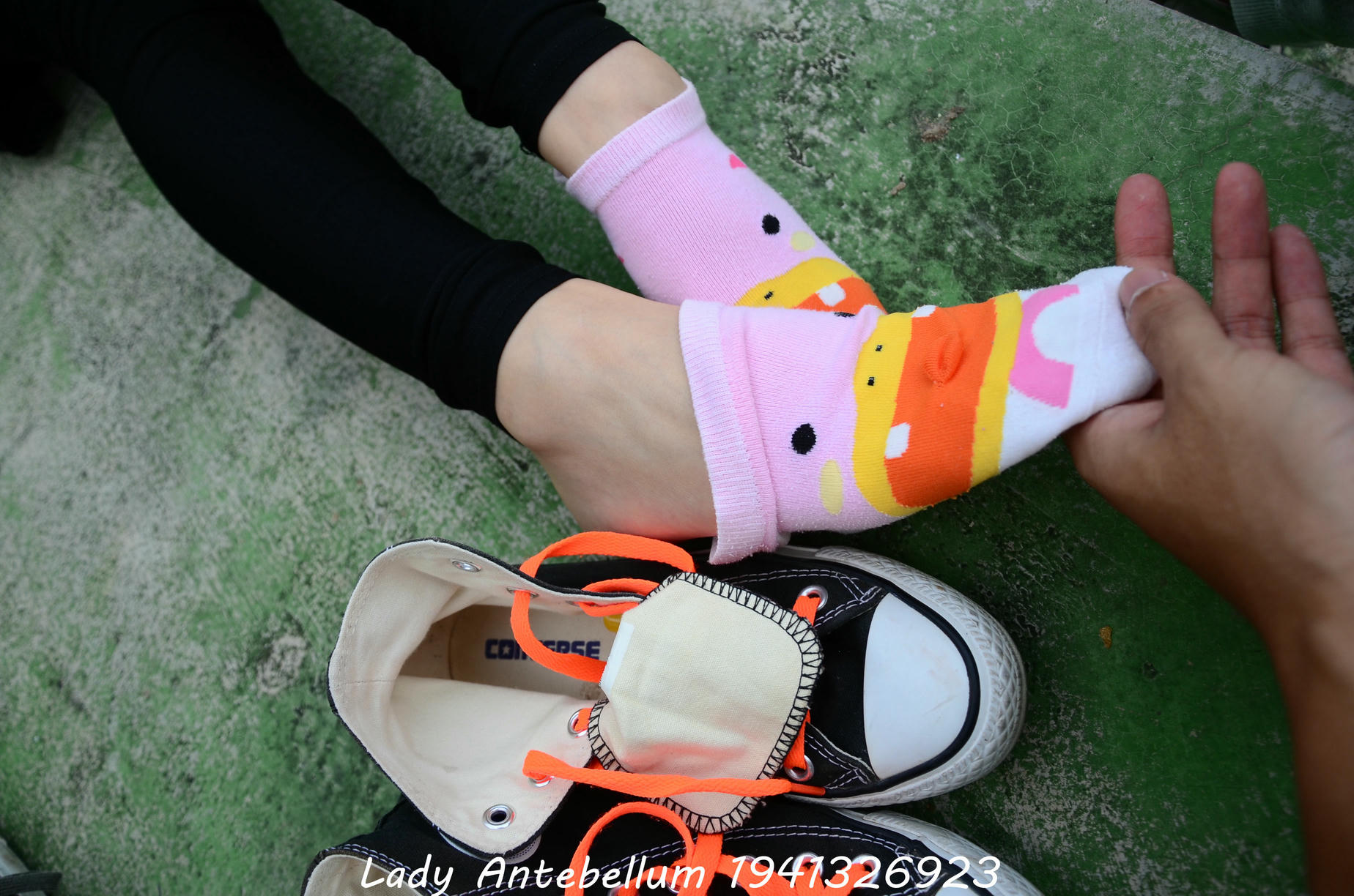 [战前女神] 恋足美腿棉袜女神级摄影套图 128 [112P+119M]_第5集