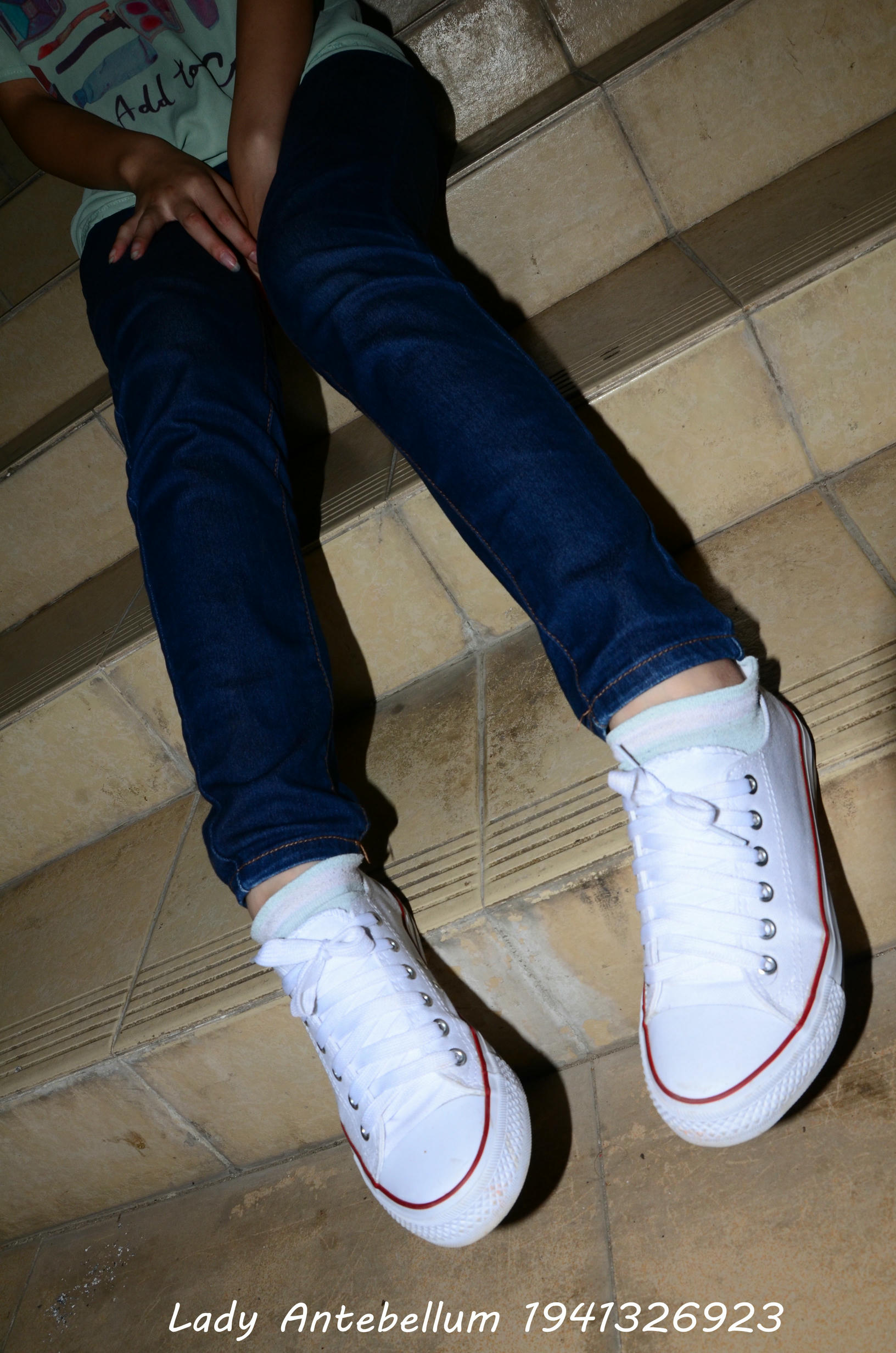 [战前女神] 恋足美腿棉袜女神级摄影套图 129 [80P+147M]_第1集