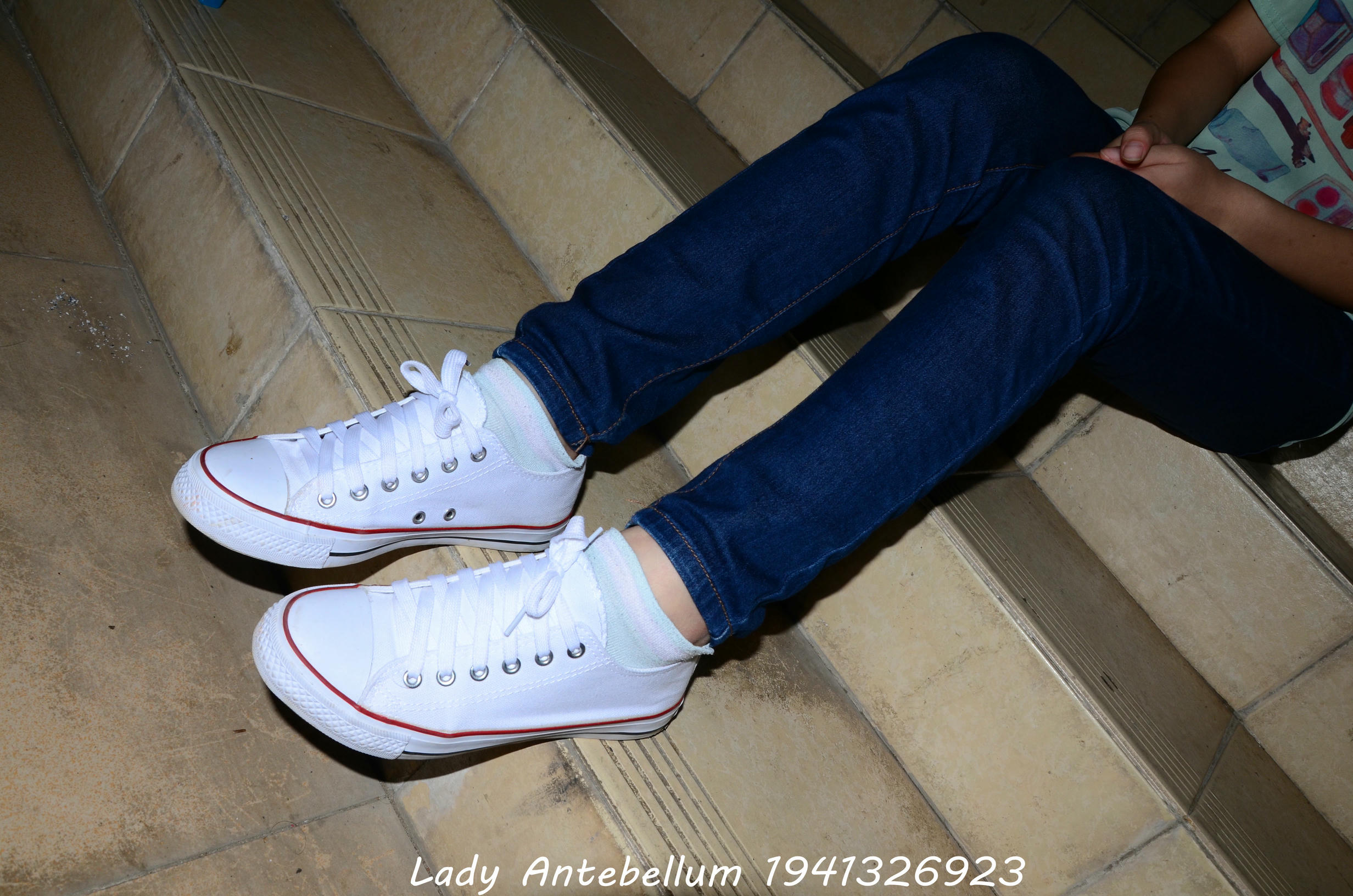 [战前女神] 恋足美腿棉袜女神级摄影套图 129 [80P+147M]_第1集