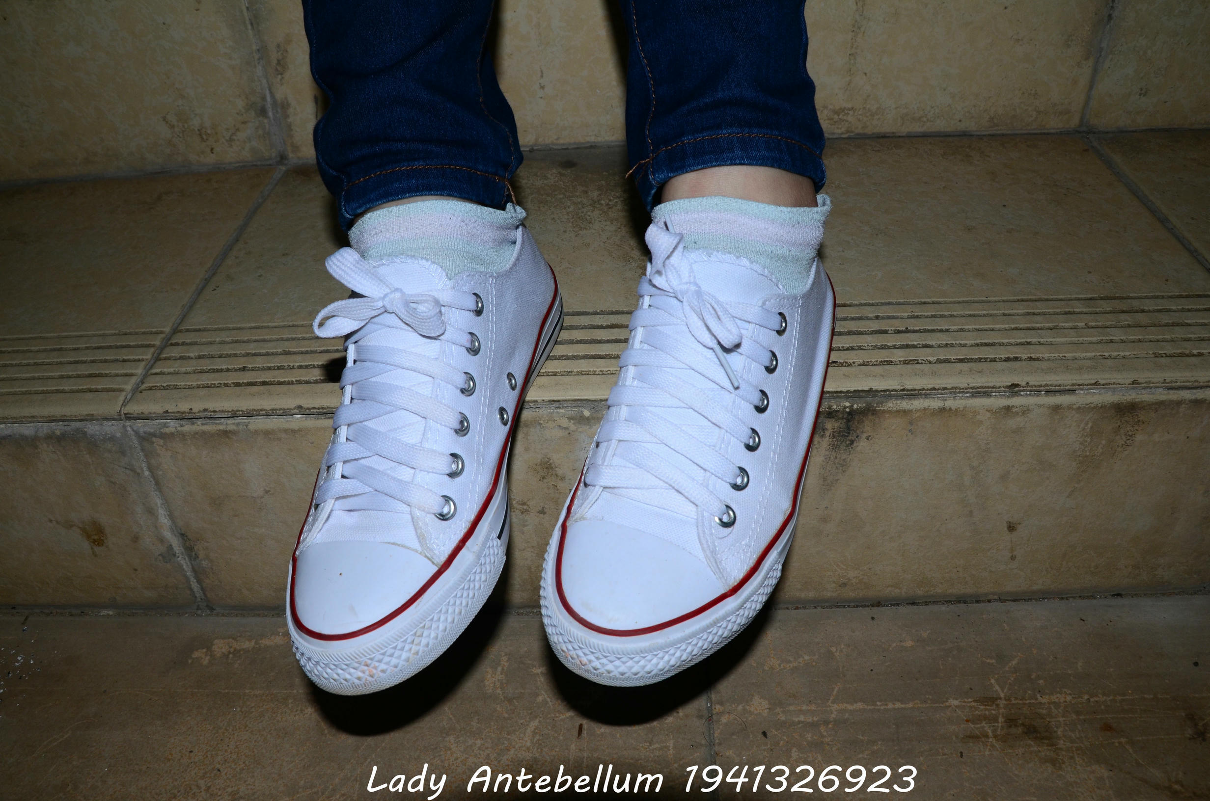 [战前女神] 恋足美腿棉袜女神级摄影套图 129 [80P+147M]_第1集