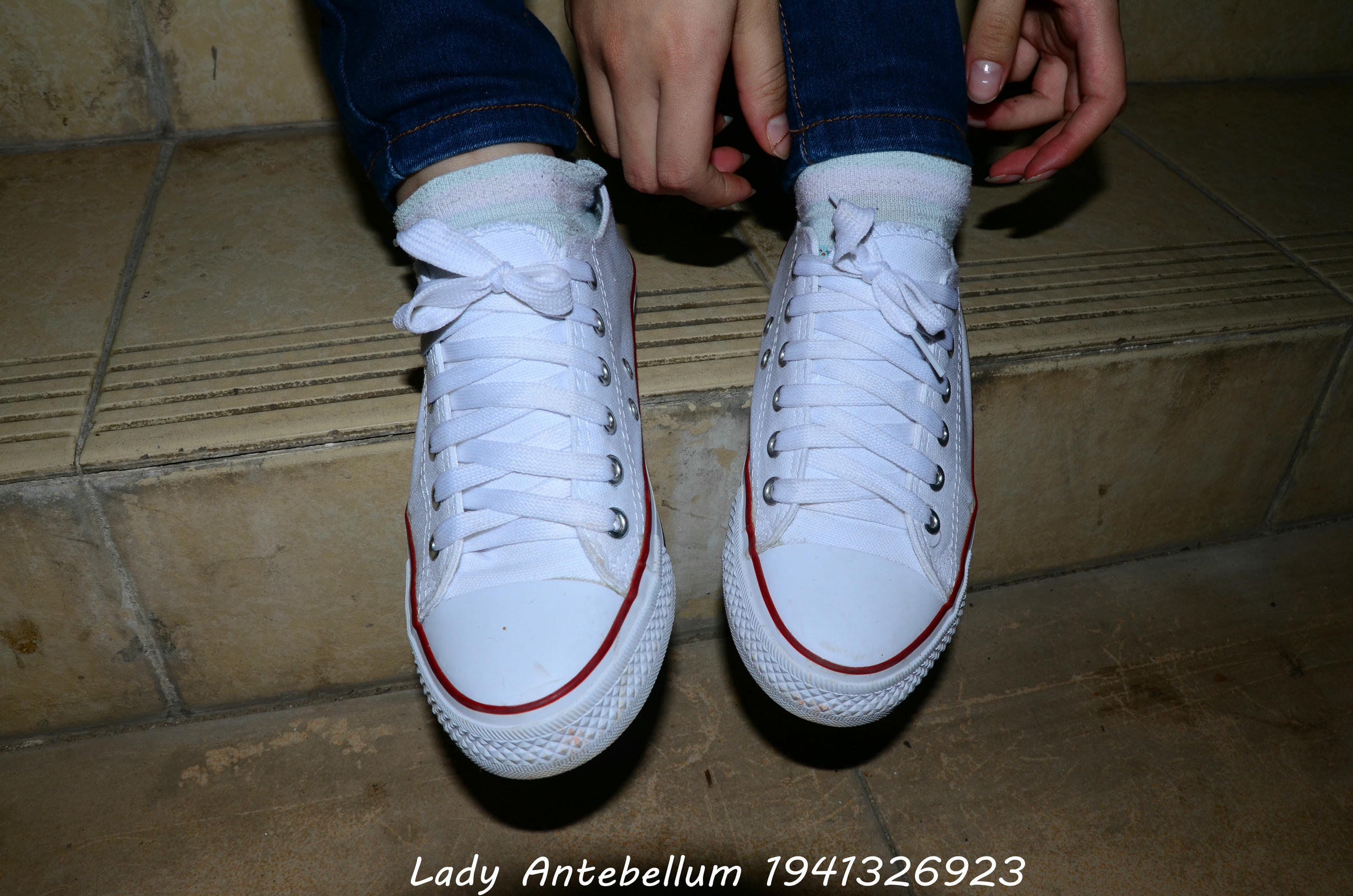 [战前女神] 恋足美腿棉袜女神级摄影套图 129 [80P+147M]_第1集