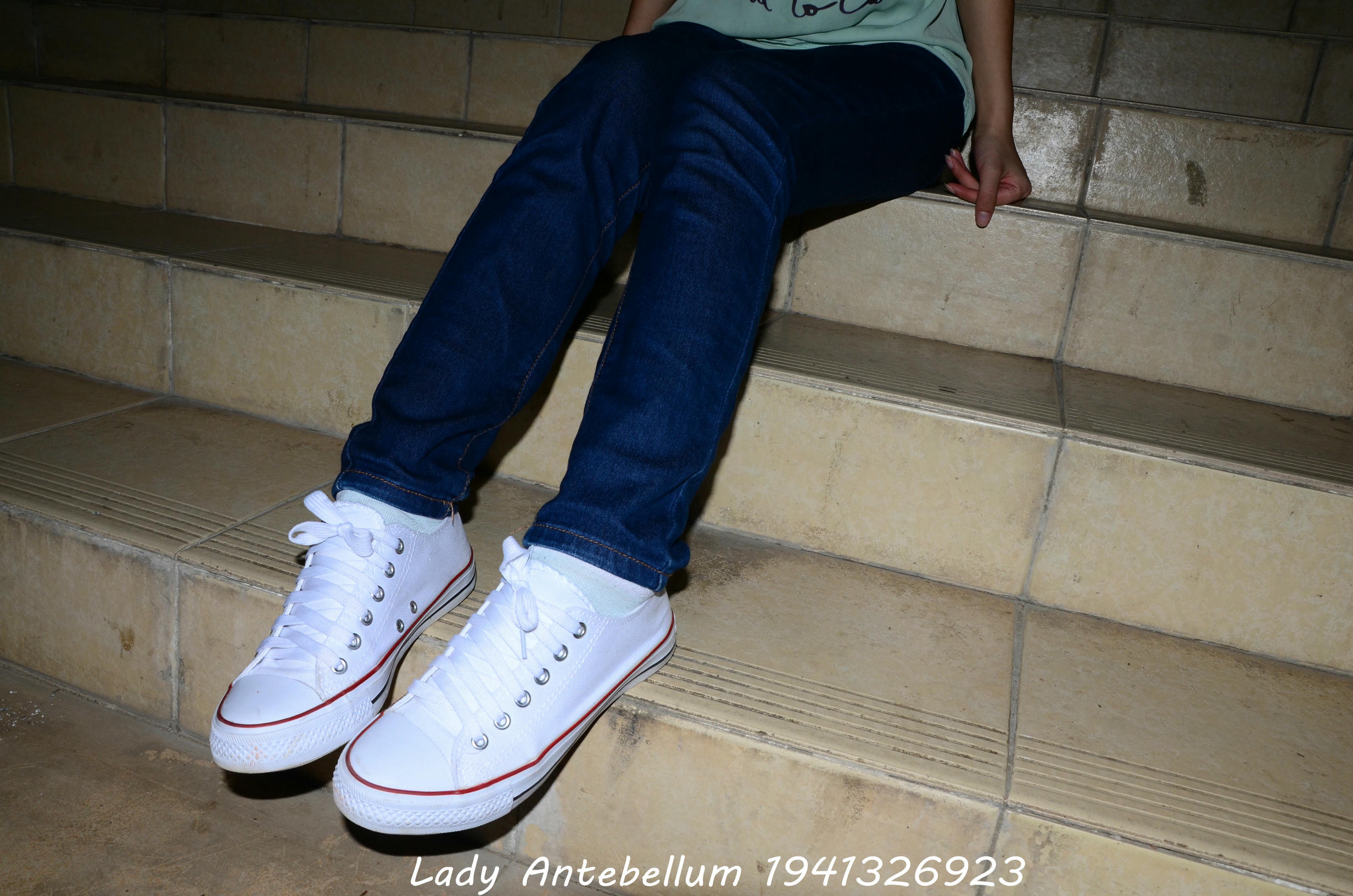 [战前女神] 恋足美腿棉袜女神级摄影套图 129 [80P+147M]_第1集