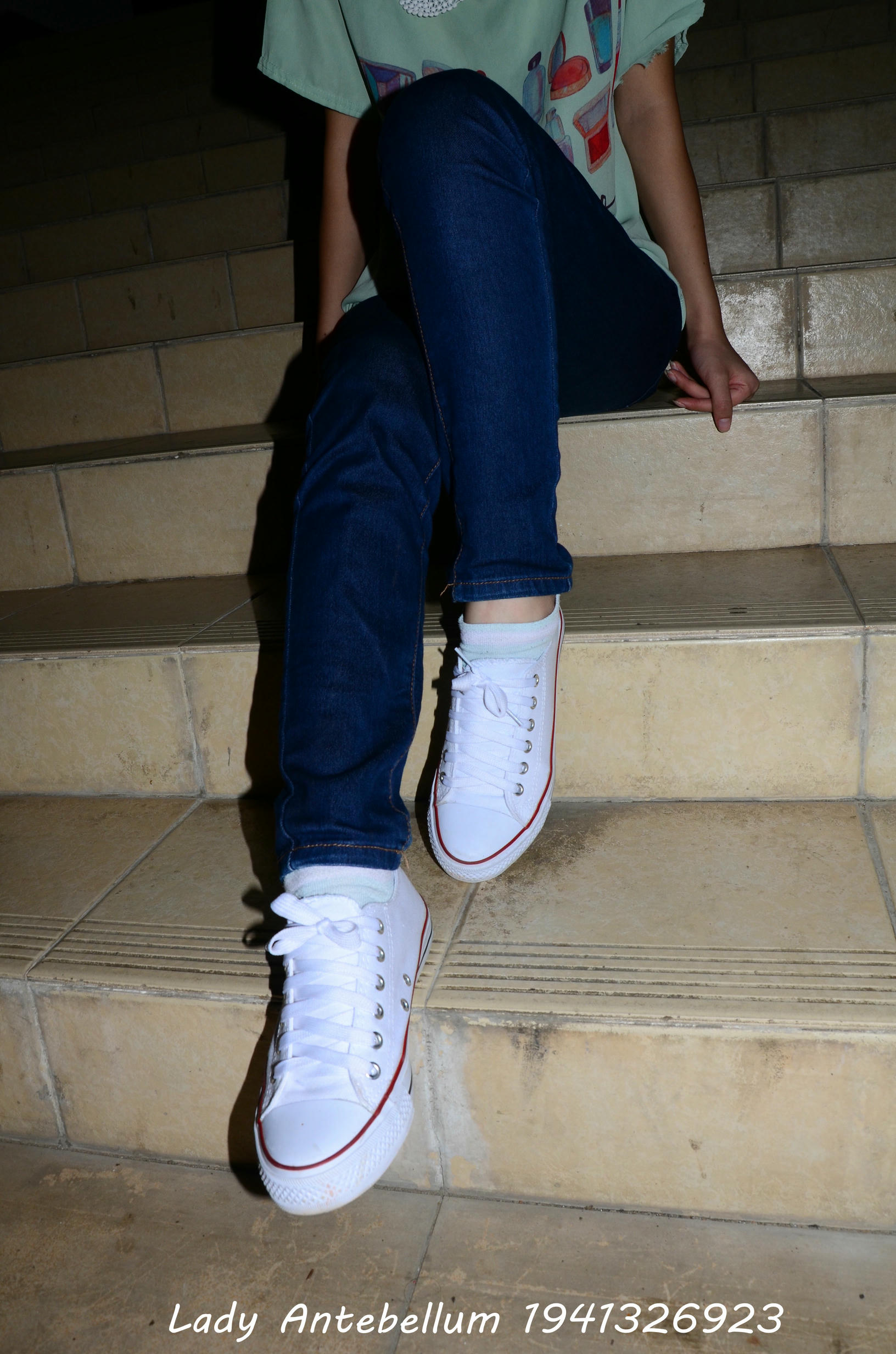 [战前女神] 恋足美腿棉袜女神级摄影套图 129 [80P+147M]_第1集