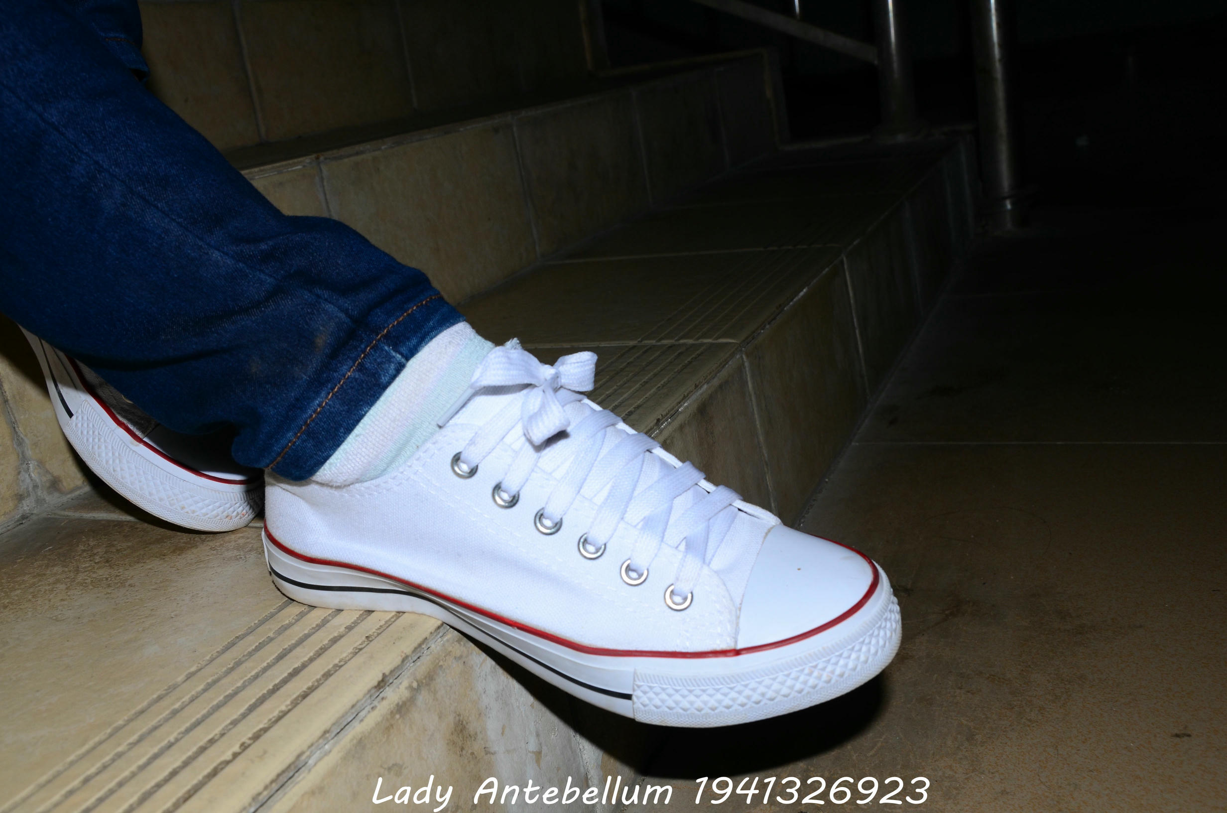 [战前女神] 恋足美腿棉袜女神级摄影套图 129 [80P+147M]_第2集