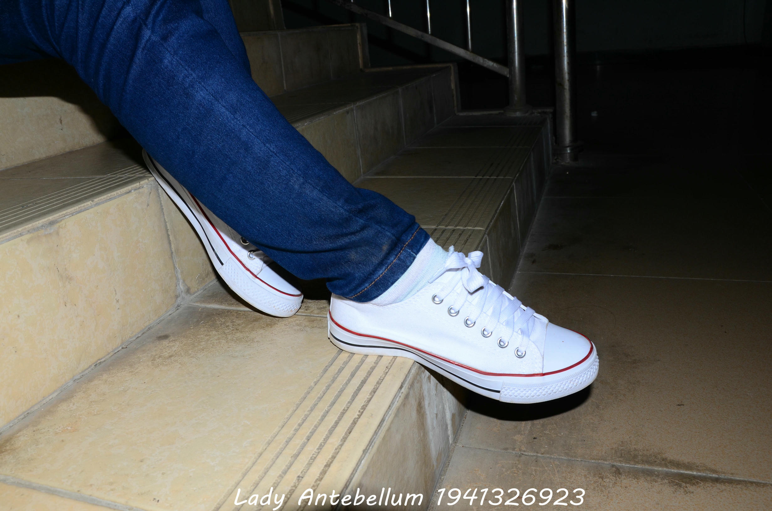 [战前女神] 恋足美腿棉袜女神级摄影套图 129 [80P+147M]_第2集