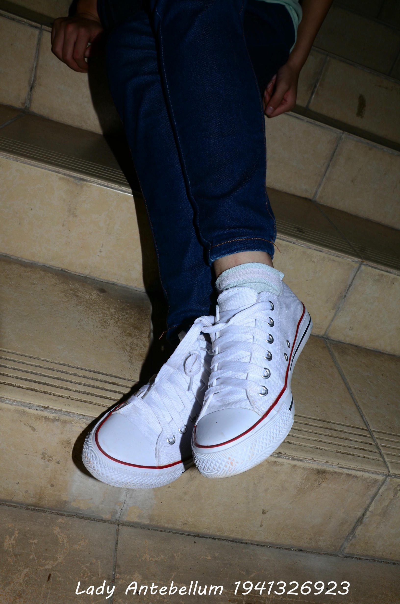 [战前女神] 恋足美腿棉袜女神级摄影套图 129 [80P+147M]_第2集