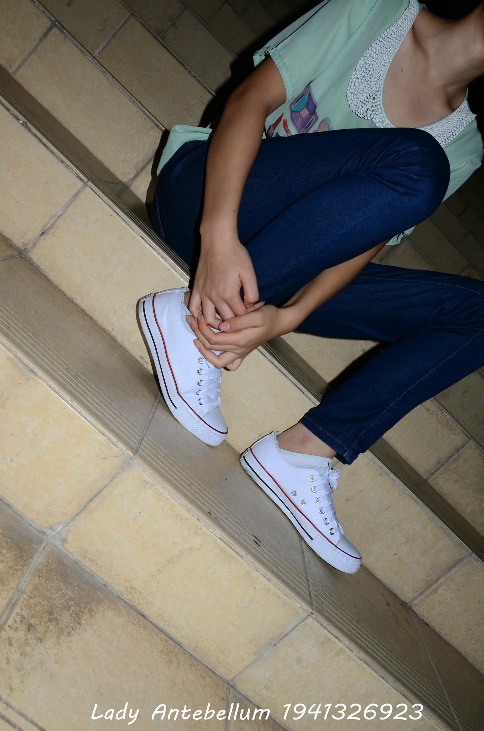 [战前女神] 恋足美腿棉袜女神级摄影套图 129 [80P+147M]_第2集