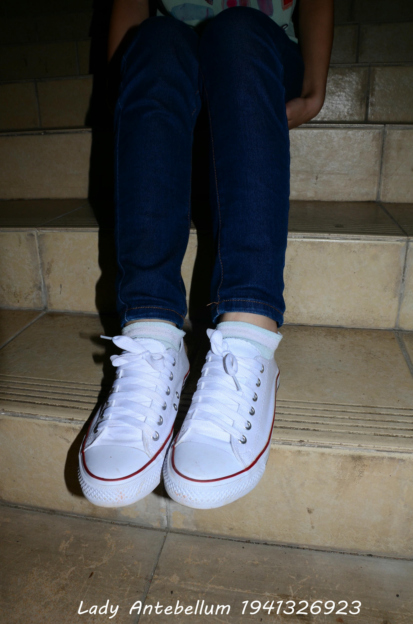 [战前女神] 恋足美腿棉袜女神级摄影套图 129 [80P+147M]_第1集