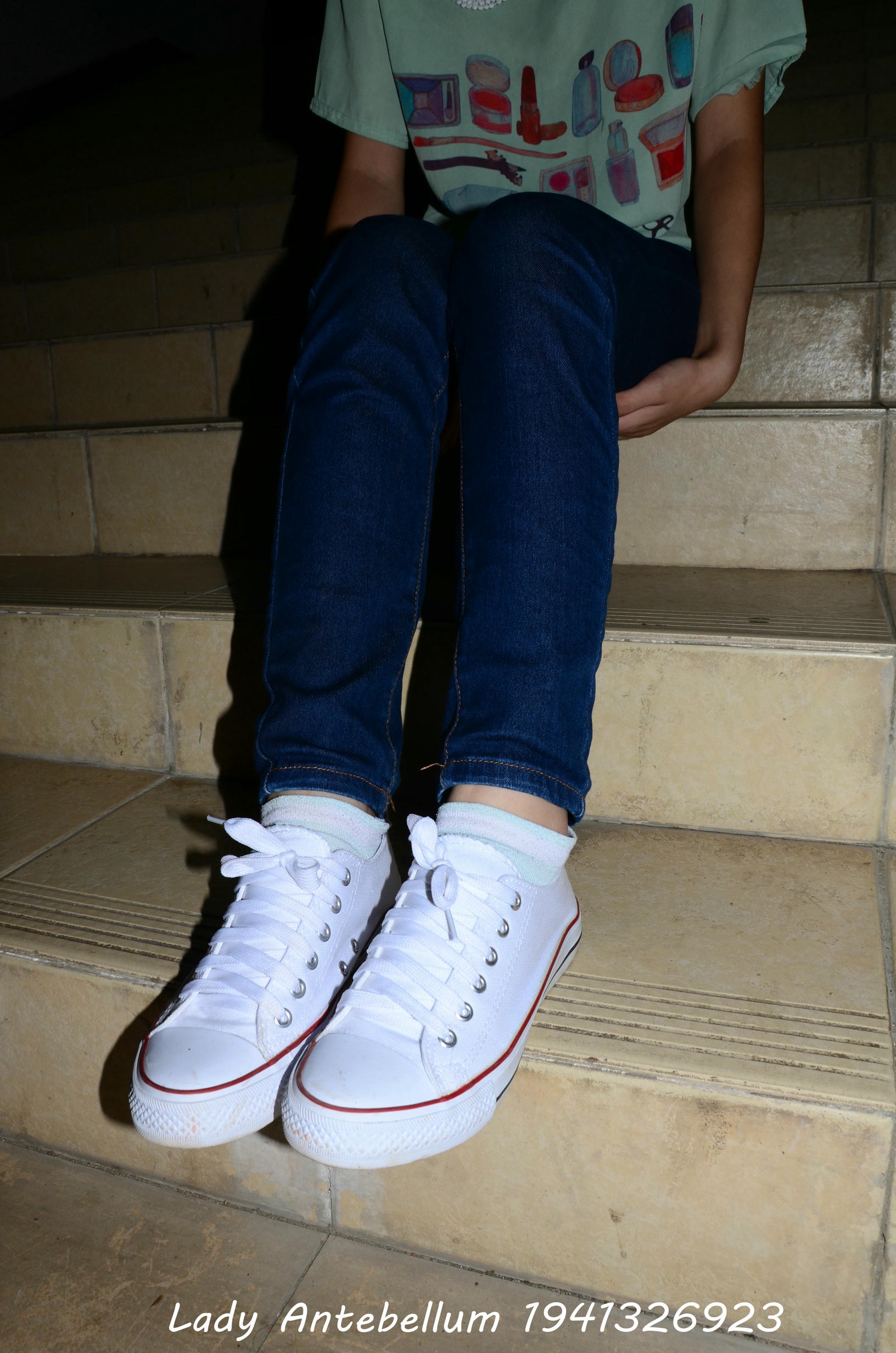 [战前女神] 恋足美腿棉袜女神级摄影套图 129 [80P+147M]_第1集