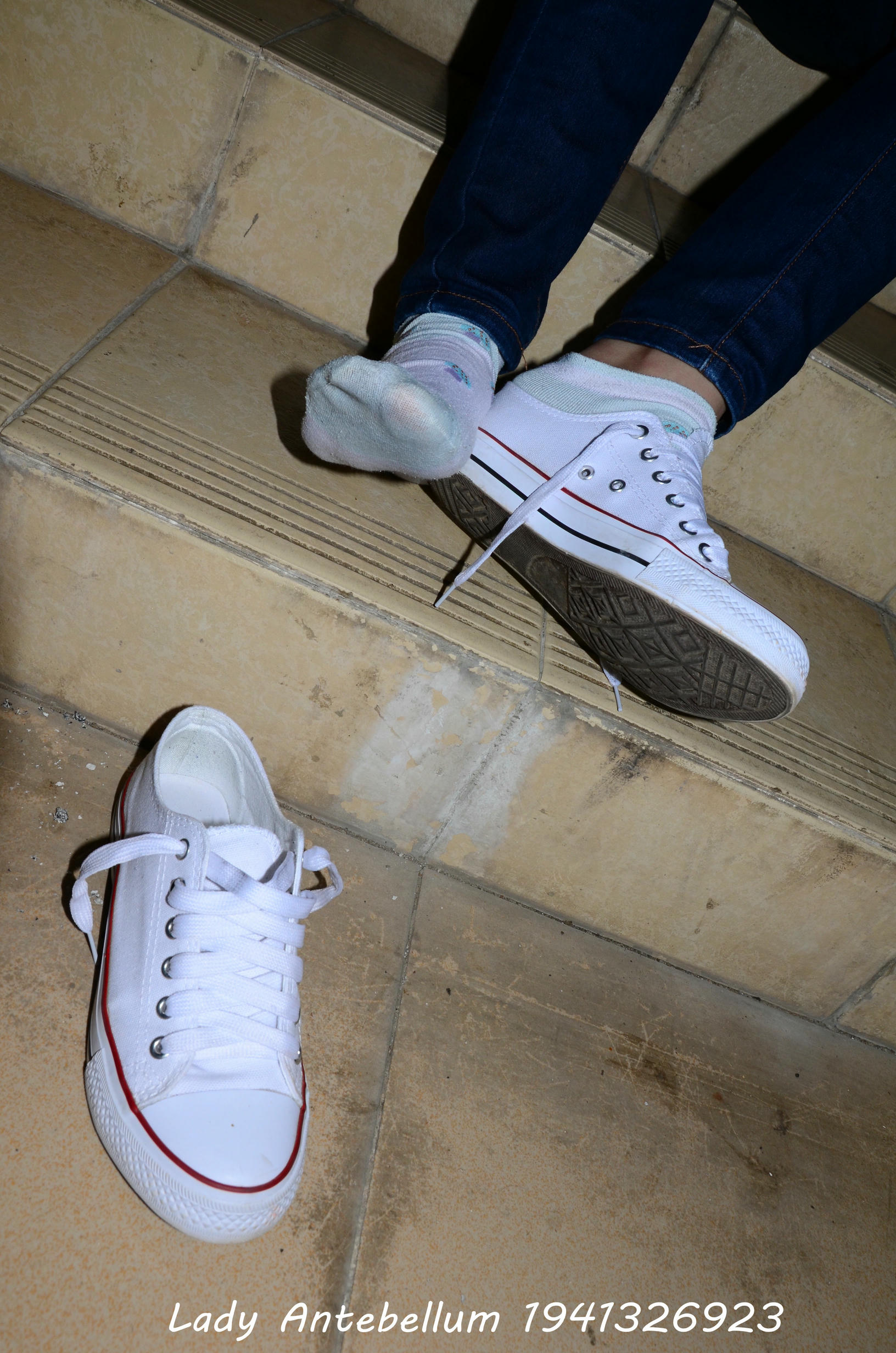 [战前女神] 恋足美腿棉袜女神级摄影套图 129 [80P+147M]_第4集