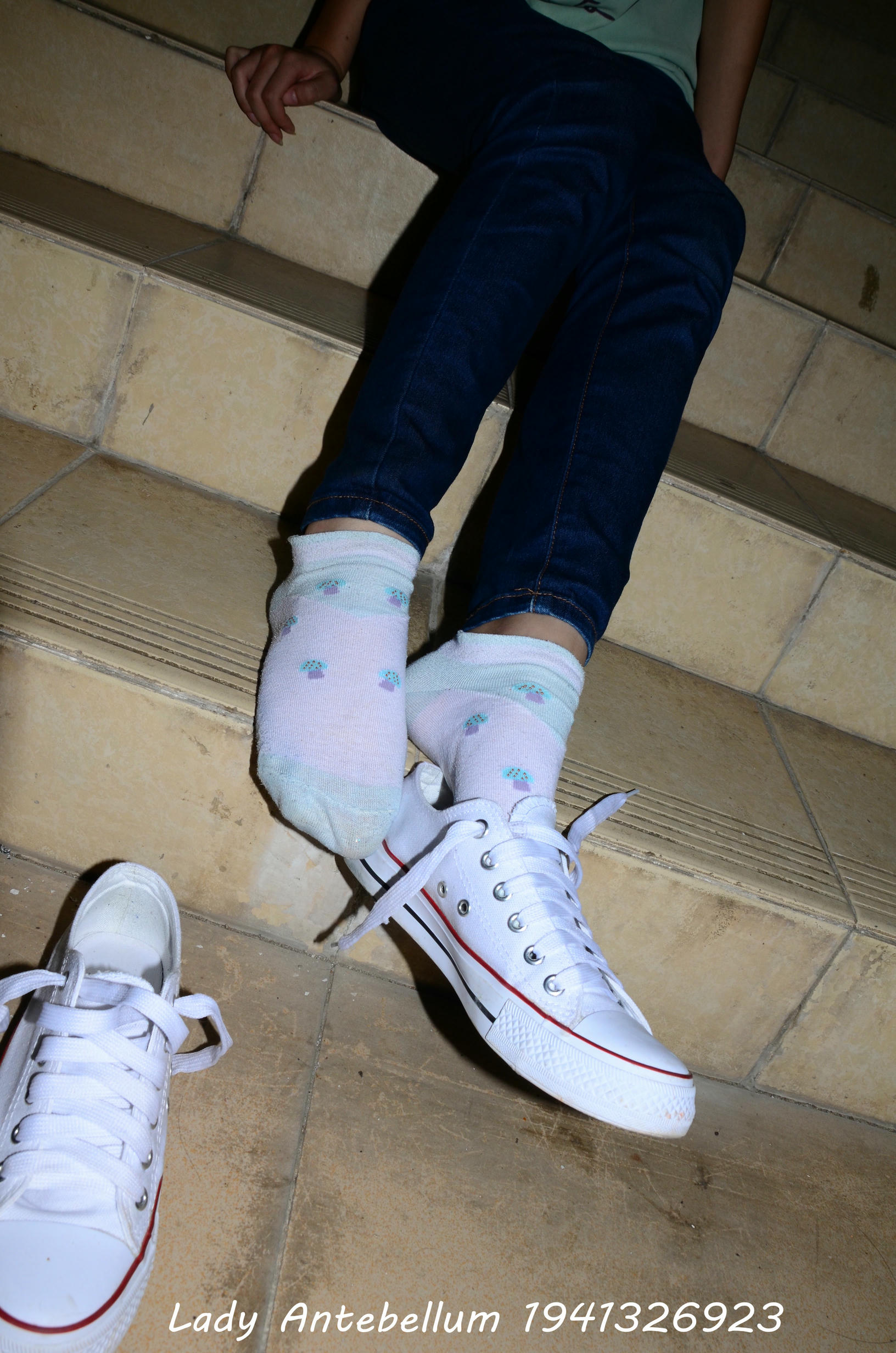 [战前女神] 恋足美腿棉袜女神级摄影套图 129 [80P+147M]_第4集