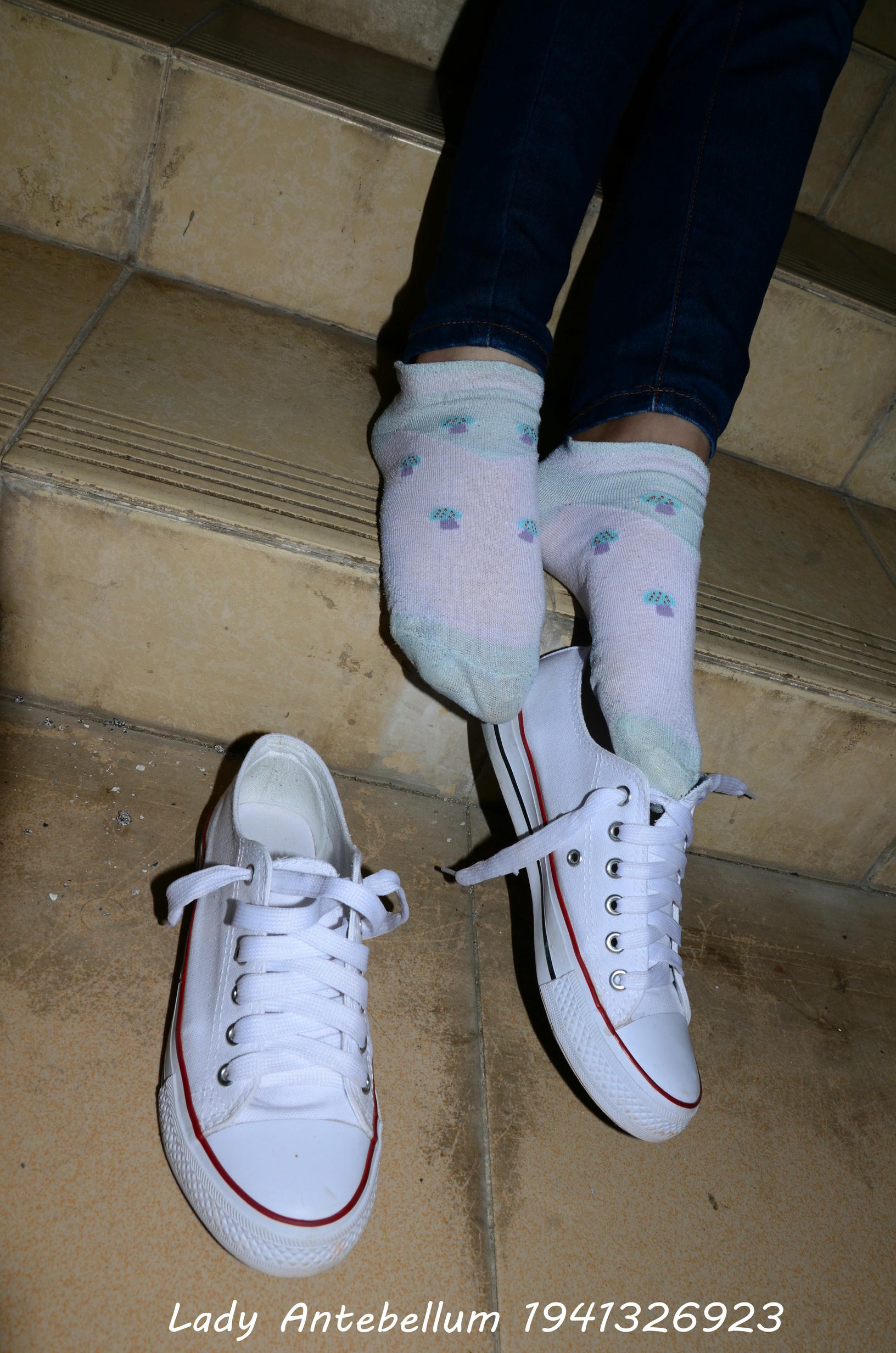 [战前女神] 恋足美腿棉袜女神级摄影套图 129 [80P+147M]_第4集