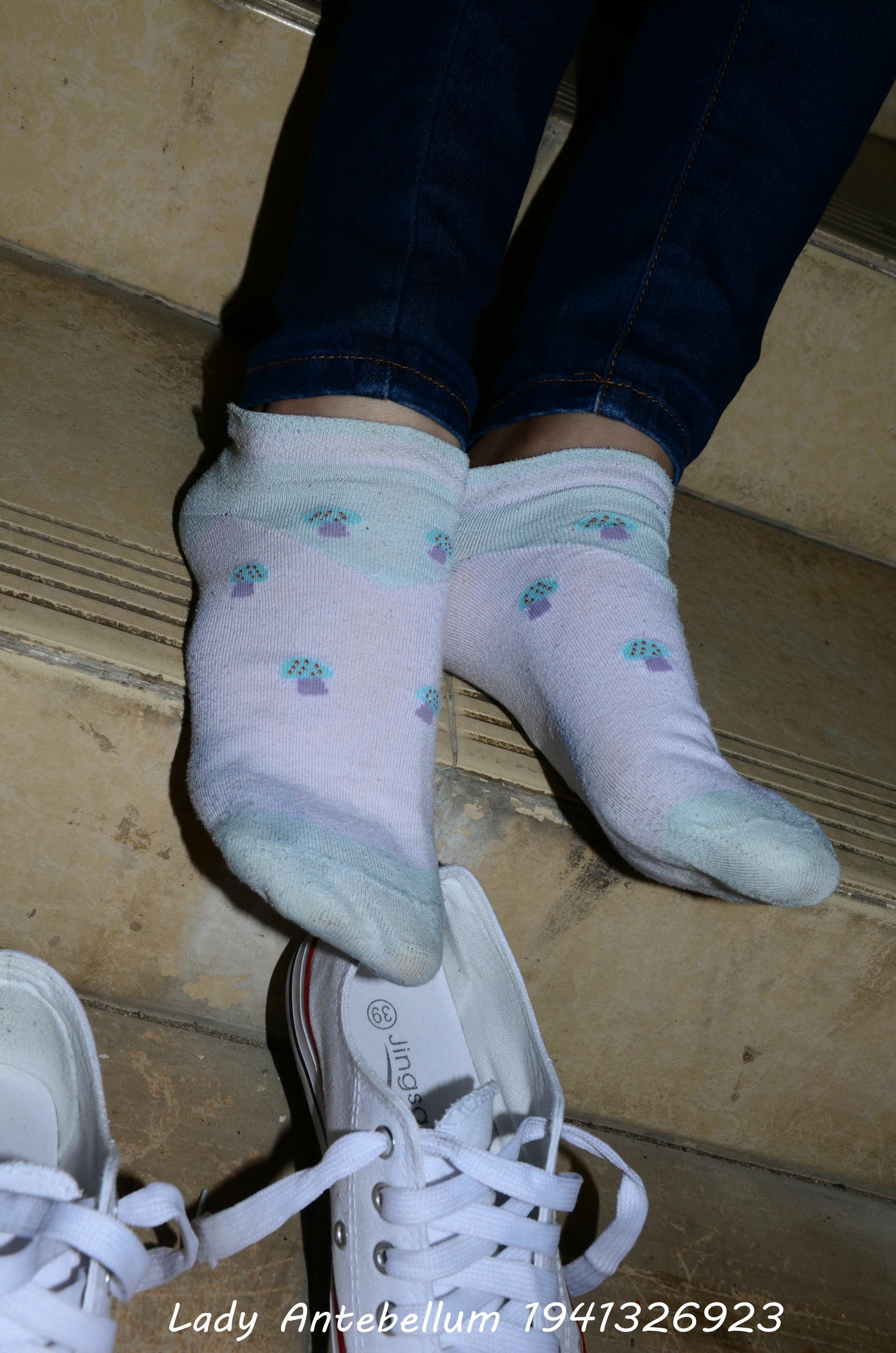 [战前女神] 恋足美腿棉袜女神级摄影套图 129 [80P+147M]_第4集