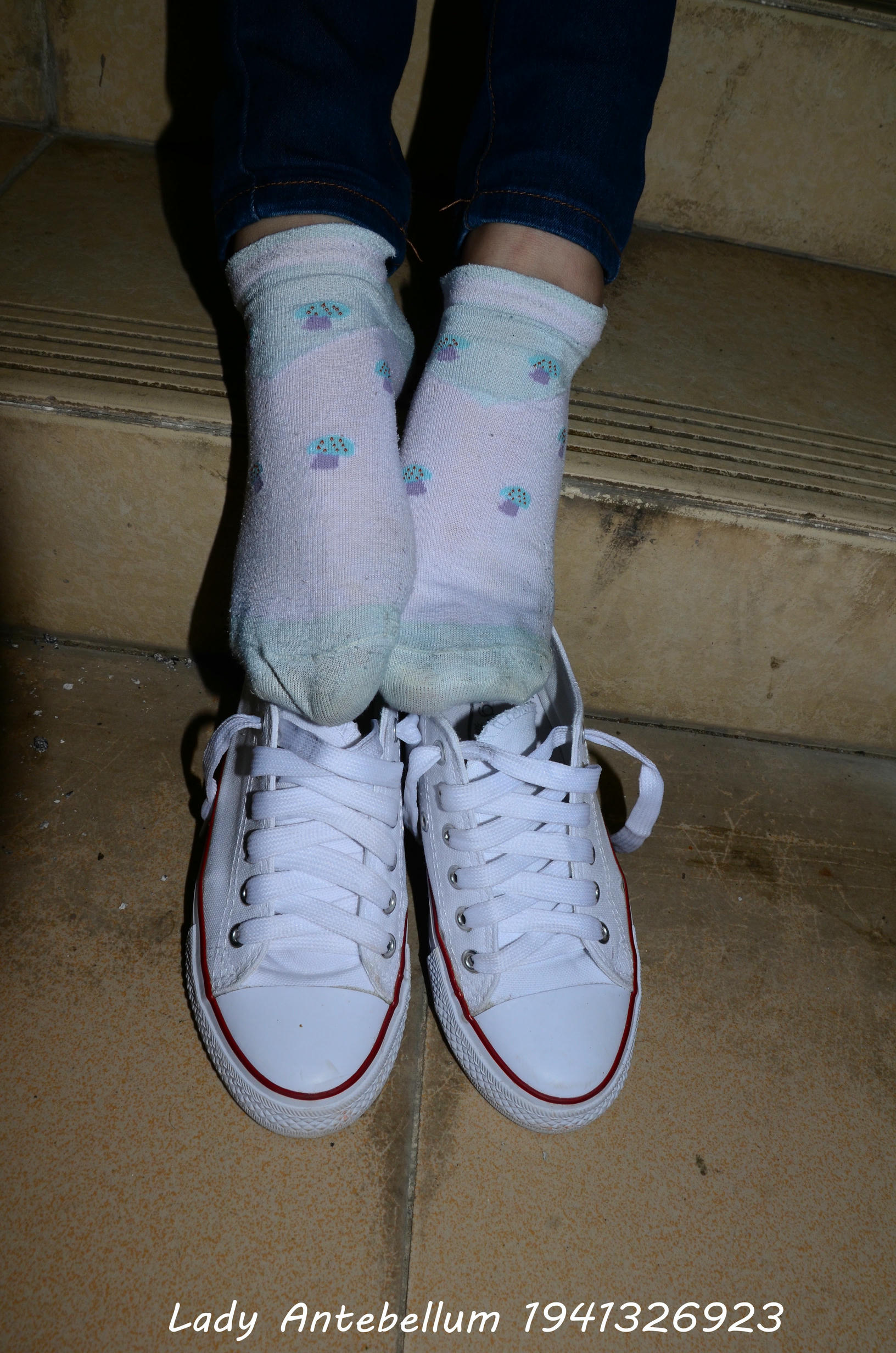 [战前女神] 恋足美腿棉袜女神级摄影套图 129 [80P+147M]_第4集